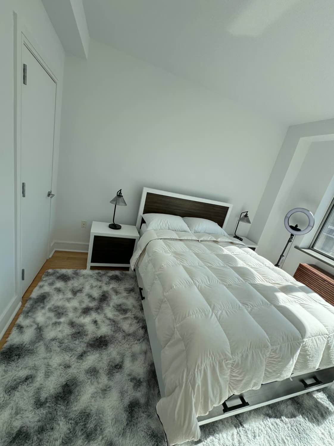 We are pleased to offer a one-bedroom apartment, ideal for a single tenant or couple. If you would like more information or wish to schedule a tour, please feel free to contact Swarezgary@gmail.com.