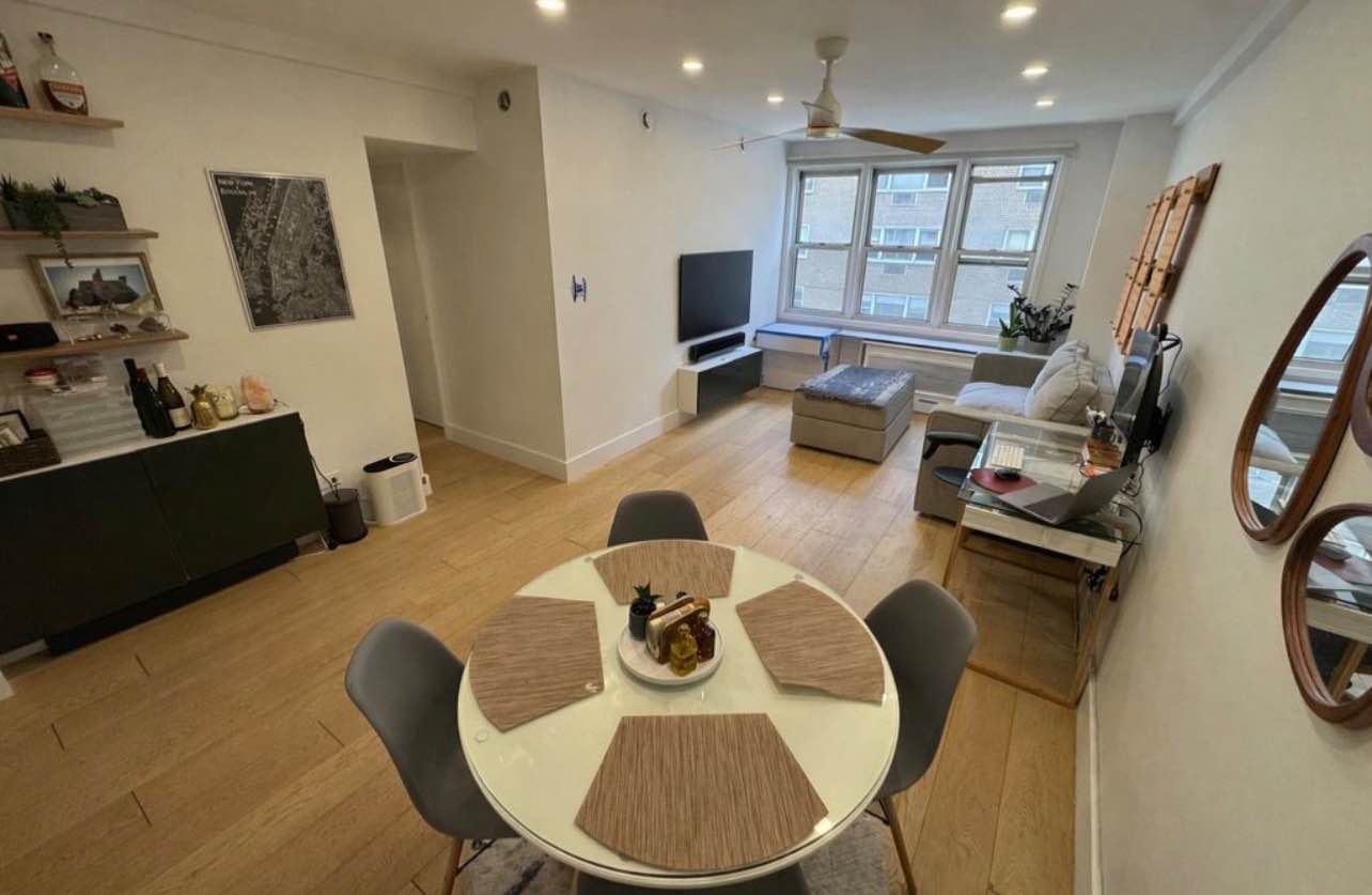 Room rental in 66 Avenue A apt 5g, New York, NY 10009, USA - entire Room