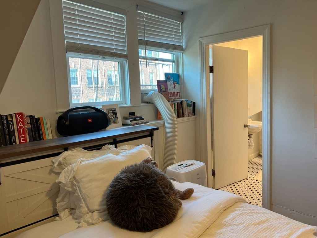 Looking for a peaceful space? We've got you covered! Contact Rmnsonel@gmail.com to learn more and schedule a viewing.