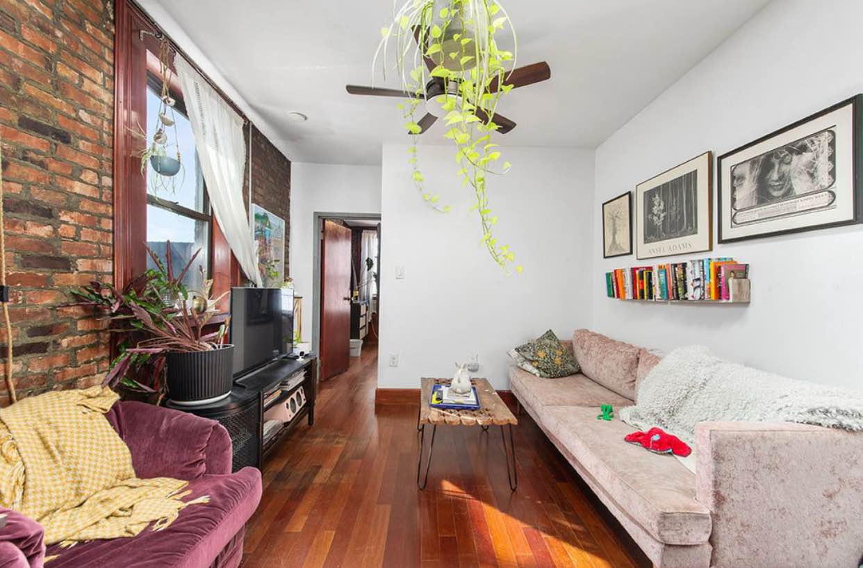 Looking for someone to occupy my private apartment. It's the top floor of a 3-story building, so you get some privacy. The place has wood floors in living area and bedroom. High ceilings, making it feel comfy and open, plus you'll get plenty of natural light flooding in. Living here puts you right in the mix lively scene, with parks, restaurants and bars nearby.
Apartment is 1 block away from the train. Lived here for over 5 years and absolutely love this apartment and neighborhood.
I work in tech publishing - I love movie nights, dinners with friends, long walks around the city, and all manner of arts and crafts.
Seeking someone that is easy-going, clean and transparent.
Thank you