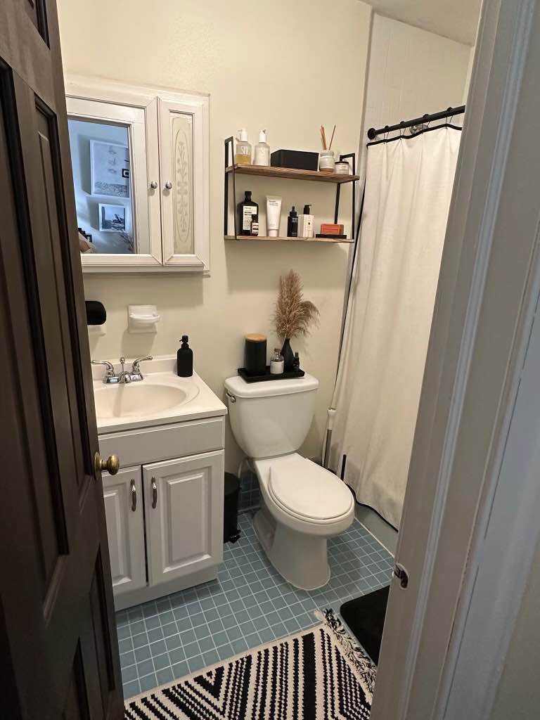 I’m looking for a female to sublet my 2BD/1BATH apartment for 12 months, with the option to renew after the end of the lease. The kitchen and living room is completely furnished with a TV and designer home goods like coffee table and sofa from West Elm and Jono Pandolfi ceramics plates, mugs, and bowls.
I’m moving out of this apartment because I got married, so your roommate will be a fun-loving architect. She’s extroverted, sweet, considerate and very clean. I love my apartment and really didn’t want to move out! I’m hoping to find someone who will treat the space well and be a nice roommate.
It’s a 3rd floor walk up, but the apartment has amazing light and is in a brownstone built in 1845. It’s on one of the most beautiful streets in Brooklyn Heights.
The kitchen will come equipped with a DeLonghi espresso machine, soda stream machine, hot water kettle, stainless steel appliances, wine glasses, and All Clad pots and pans. You won’t need to bring anything from your kitchen!
As for the room itself, it’s technically not furnished, but I’m happy to leave my AC unit, queen size bed frame, and my large dark brown dresser with brass hexagon knobs for free. There’s a ton of closet space in my room that goes pretty deep. I’m happy to share more videos and pictures of the open room.
I don’t have the exact measurements of my room, but it’s around 12.75’ length x 7.75’ width x 9.25’ height with one 2.5’ x 5.5’ window. The ceilings are tall and you can fit a full or queen size bed, large dresser, and desk comfortably in your room.
You’re close to Trader Joe’s, Key Food, Sephora, Starbucks, and Equinox and the 2/3, R, and 4/5 trains. There’s a local laundromat where I send out my laundry for fluff-and-fold.
Utilities are on average total around $100 month per person, but it can go to to $200 per person over the summer you’re a heavy AC user.
Unfortunately pets are not allowed in our building!