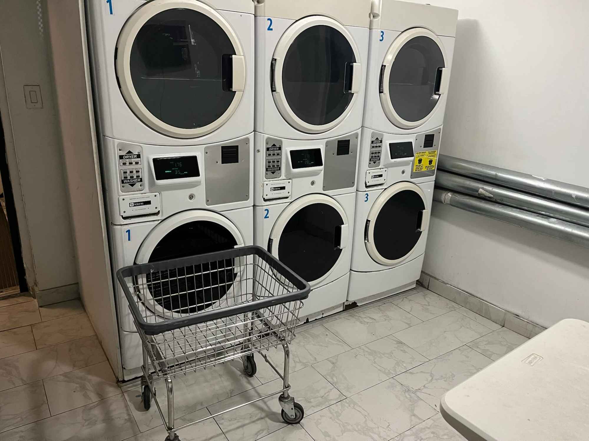 Hi! I'm looking for a roommate to share a 2-bed/1 bath apartment:
$1400/month (includes internet, heat/water/electric) + 1 month security deposit ($1400)
Unfurnished room
Year-lease
Must be comfortable with cats (I have 2)
Unit includes dishwasher
Laundry + elevator in building
1 stop away from Whole Foods, CVS, Sephora, Chipotle restaurants etc.
Near trains: 2, 3, (3-minute walk) A, C, B (10-minute walk)
Good with guests as long as informed beforehand
No smoking please
Credit check with application
Please message if interested!