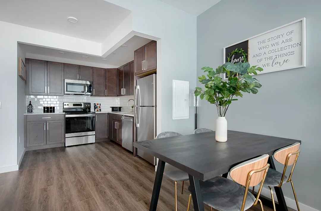 Looking for someone to occupy my private apartment. the top floor of a 3-story building, so you get some privacy. The place has wood floors in living area and bedroom. High ceilings, making it feel comfy and open, plus you'll get plenty of natural light flooding in. Living here puts you right in the mix lively scene, with parks, restaurants and bars nearby.
Apartment is 1 block away from train stations. Lived here for over 5 years and absolutely love this apartment and neighborhood.

I work in tech publishing - I love movie nights, dinners with friends, long walks around the city, and all manner of arts and crafts.

Seeking someone that is easy-going, clean and transparent.