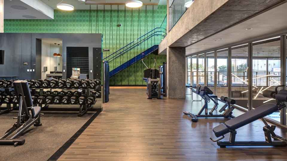 Looking for a woman to take over my lease (up to 6 months) or temporary subletting option. Fully furnished brand new private bedroom and private bathroom in a beautiful 2-bedroom apartment at AVA Hollywood. You’ll be sharing the space with a friendly and professional 29-year-old woman.