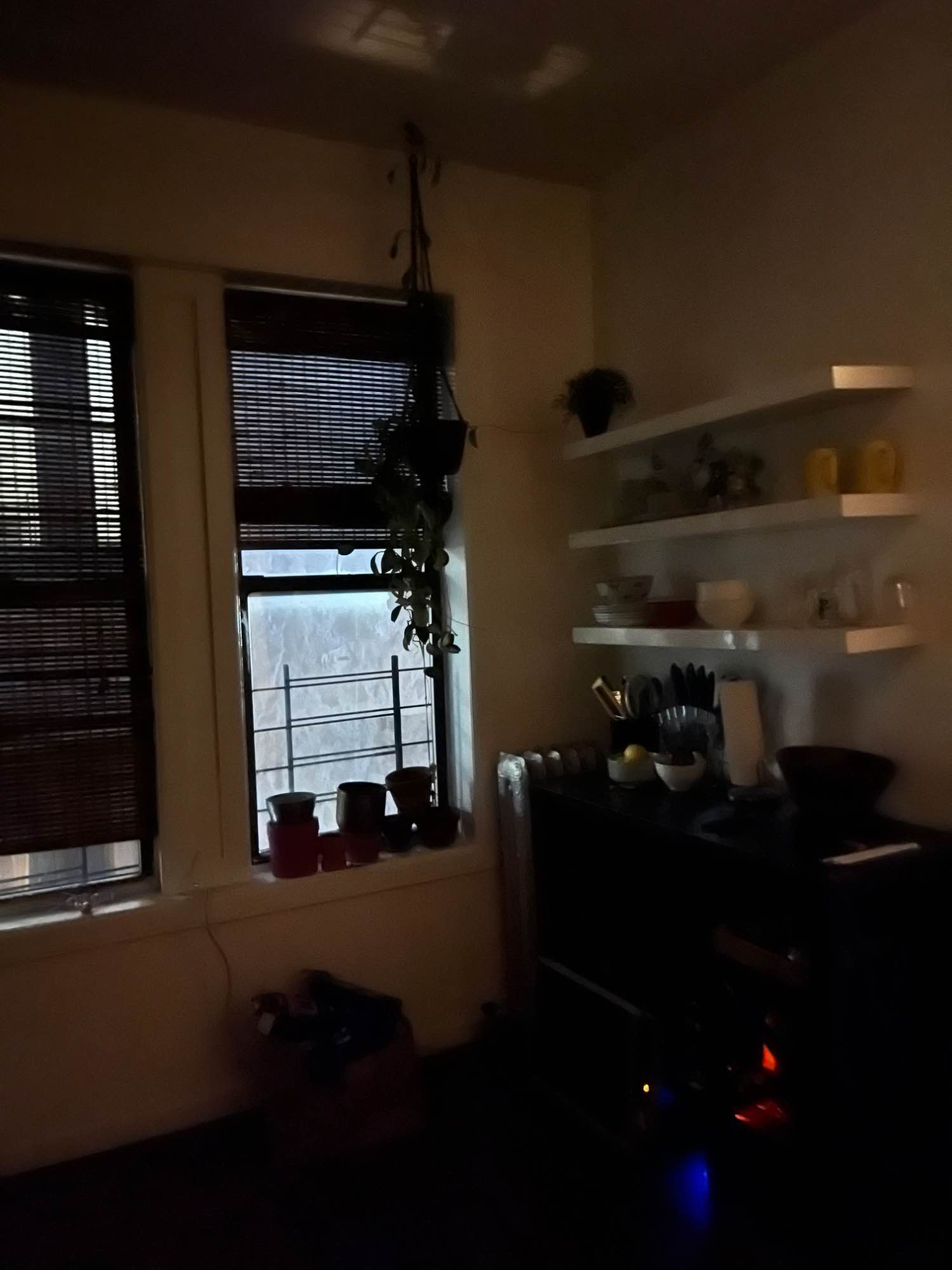 I’m looking for a roommate to take the second bedroom of my Harlem apartment. Charming prewar building (5 floor walk up) in Morningside Heights. 137th City college off the 1 train or 10 min walk to ABCD @ 125th 