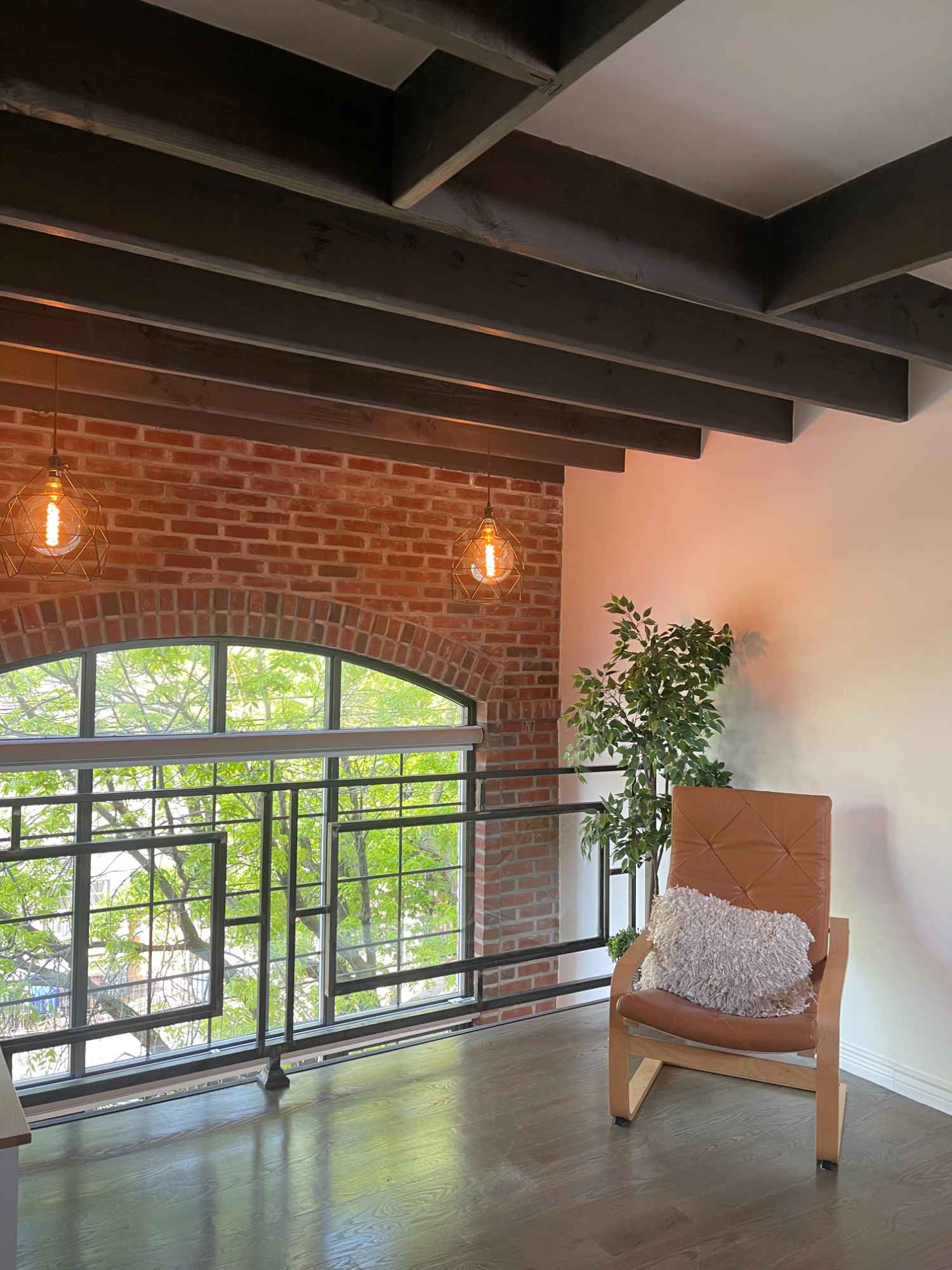 Hi!
Looking for a roommate to join me in a GEM of an apartment! Right on Bushwick/Ridgewood Border
📍 Location
• Right across the street from Abracadabra Magic Diner, Lucy's Vietnamese, and Honeymoon Coffee
• 7 min walk to the Seneca M, 12 min walk to Myrtle-Wyckoff / DeKalb L
• Quick walk to Basement, Knockdown Center, House of Yes, Bushwick nightlife
• On a quiet, tree-lined street that feels like a sanctuary
🏠 The Apartment
• Furnished bedroom with mattress and bed - the room honestly feels like a studio
• Private half bathroom en-suite
• Private roof deck + access to a large balcony (through my bedroom, happy to let you use it!)
• Remote-controlled blinds
• In-unit washer/dryer
• Lofted, furnished sunny living room
• Room has a 2 foot gap in the ceiling to the living room — but bedrooms are on opposite sides of the apartment for privacy and noise abatement is solid
• the BEST central air I’ve ever had in NYC
• Modern appliances with ice maker
👩 About Me I’m 25, female, work from home in marketing, so sometimes I’m around during the day and sometimes I’m working elsewhere (I’m interviewing for some hybrid jobs so this might change!). I’ve been living in ridgewood for the past 2 1/2 years. I’m friendly, clean, respectful, and easygoing. l'd love to live with roommates I can be friends with but also am totally fine just being roomies! I like having a glass of wine, making art, hanging with friends, going to the beach, the outdoors.
I’m usually out and about on the weekends and some weeknights — coffee shops, long walks, workout classes — but I also enjoy chilling at home. I have a preference to live with people in their mid-to-late twenties or early 30s!
I absolutely adore this space and neighborhood. Private landlord, super kind and responsive, lives right below but gives lots of privacy.
💰 Rent & Details • $1,900/month
• Available 9/1 (some flexibility)
• Utilities split monthly