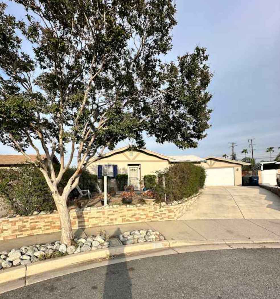 Full bathroom, and large kitchen. 92374, North Redlands, Alta/Doyle. 5 min from U of R, ESRI, Downtown, and 10 & 210 freeways. Harkens/Mountain Grove plaza is 1.5 mi. away. Cul-de-sac street parking.
I am the home owner and the only other person in the house. I am pretty quiet, I cook, hang with the cats, watch my shows, and I keep to myself. It is a 420 friendly household. I am looking for a reliable person with a proven, steady income, student or young professional. Ideally, a thoughtful, easy going, responsible and respectful person. I am in the main room allot of the time in the evenings and on the weekends. Must love cats! ;)