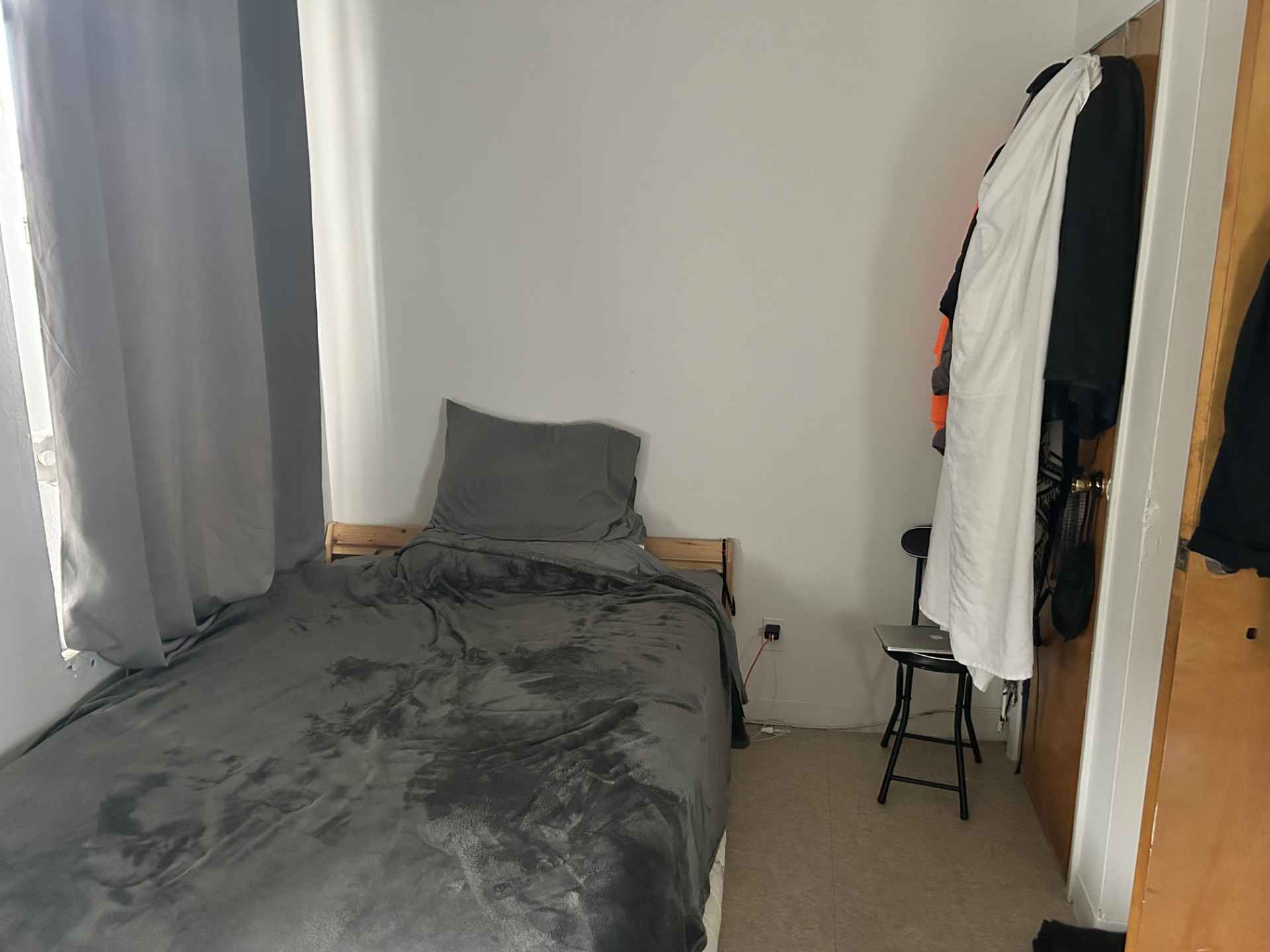 A private, furnished room is available for sublet in a quiet, 2 bedroom apartment. You'll have a bed and dresser ready for you.
Located at 152 Street between Amsterdam and Broadway.

Rent: $1400/month

Shared bathroom

Close to Train ABCD @ 147th and 1 Train @ 157th Street
