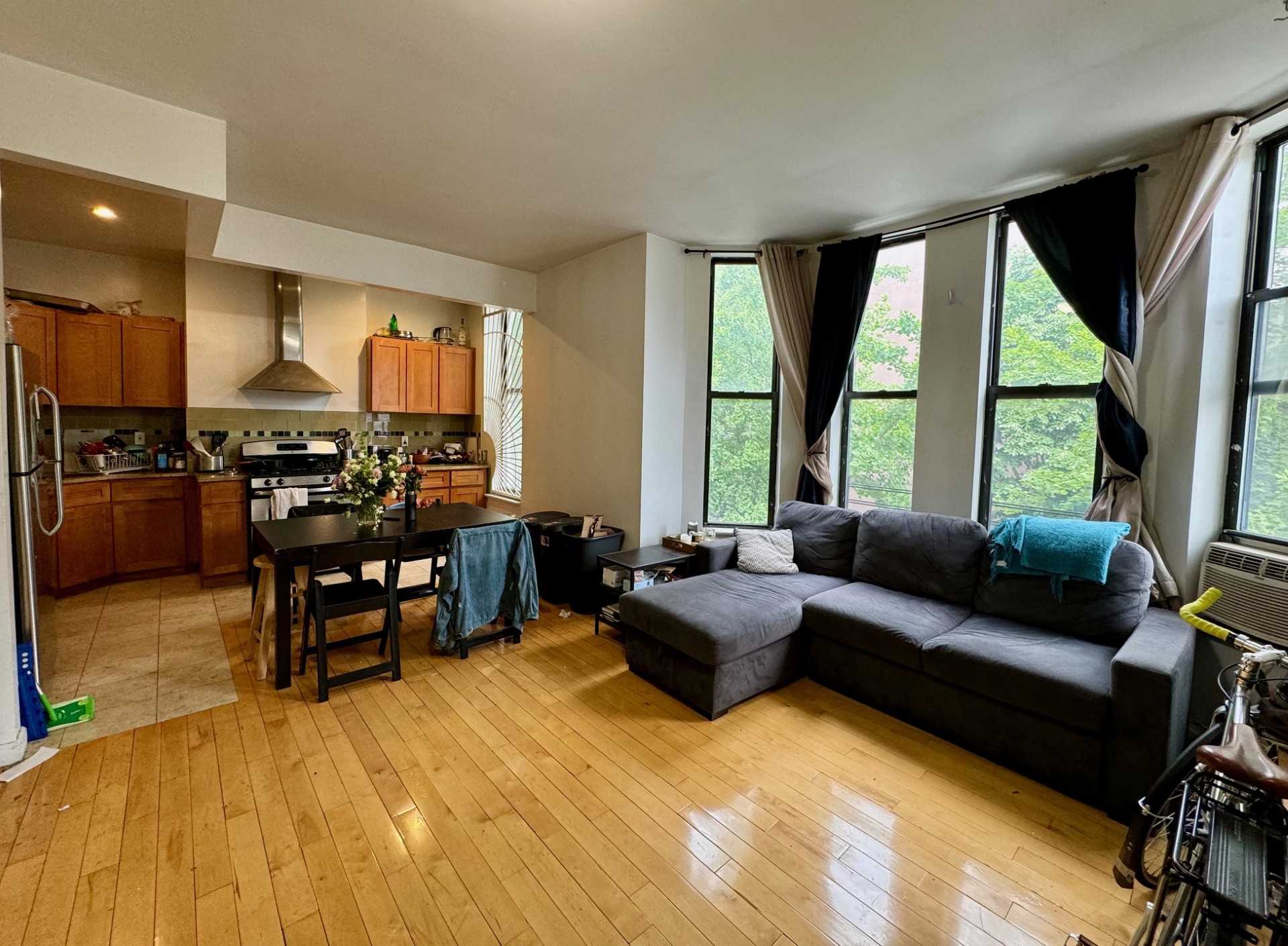 Big, sunny apt in Prospect Heights! Is furnished (bed and desk), though you're welcome to replace with your own if you prefer. This is a share with only one roommate, available from June 1 to Aug 15, though end date is flexible (could do Aug 1 or as late as Aug 30).
About the apartment: amenities all described below. Location is < 2 minutes from B/Q, < 5 minutes from 2/3 train, and 10 min to Atlantic / Barclays station.
Most importantly, we value a home that's inclusive and safe for all people of all identities. Looking for someone who shares that and is clean, kind, and responsible :).