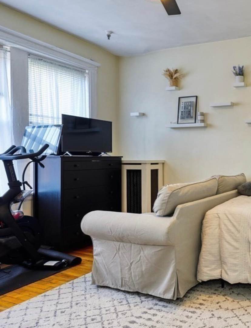 One Bedroom Apartment for Rent
Spacious and well-maintained 1BR apartment available now. Great location and amenities. For more details or to schedule a viewing, please contact jeryraf@gmail.com.
