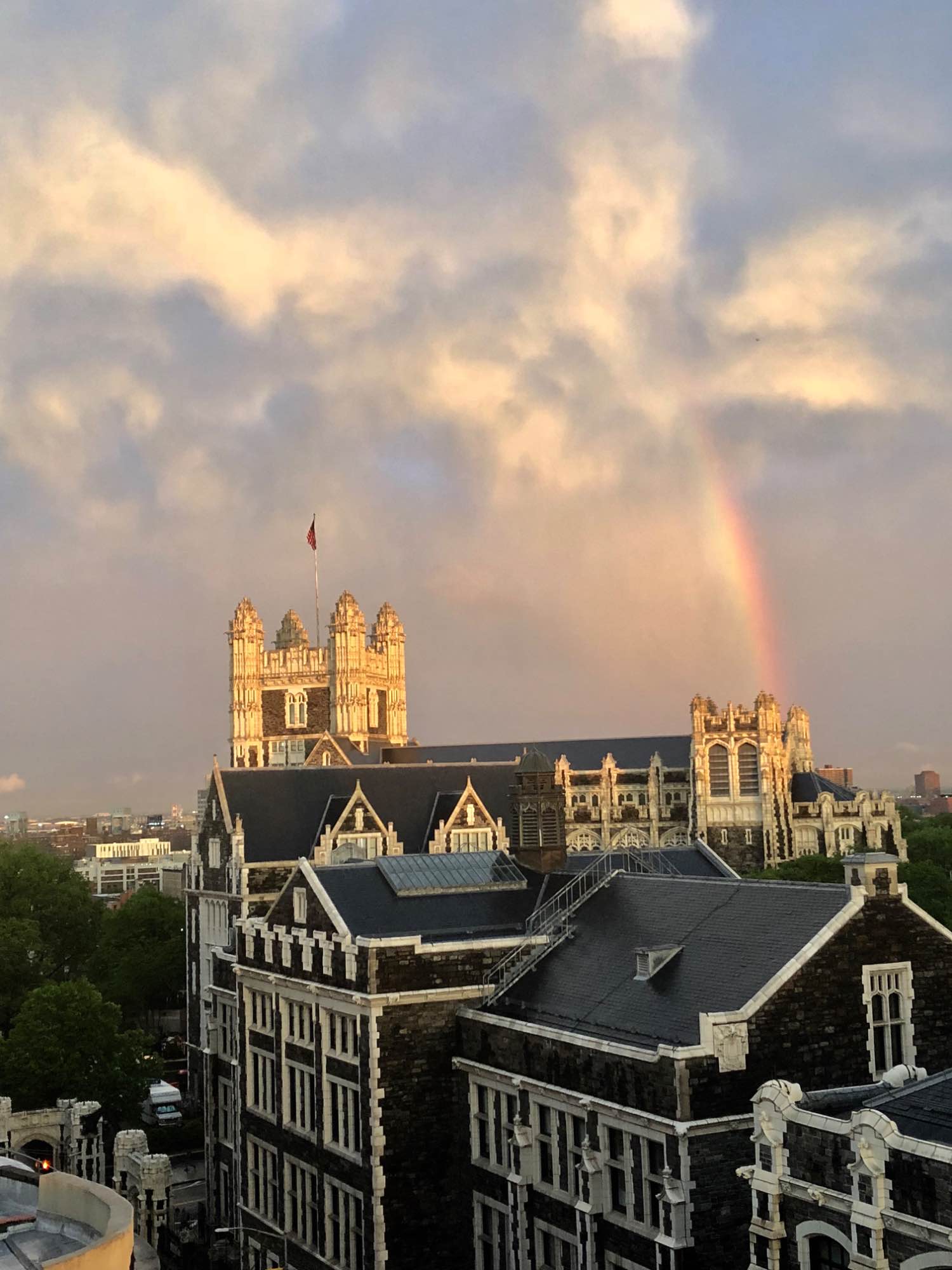Overlooking Hamilton Heights across the street from CCNY with 3 exposures with occasional spectacular sunrises and sunsets.
Fully furnished and decorated homey vibes.
Some dramatic touches in the living room, kitchen and bathroom.
Another room could be available at $1000 if you’re interested.