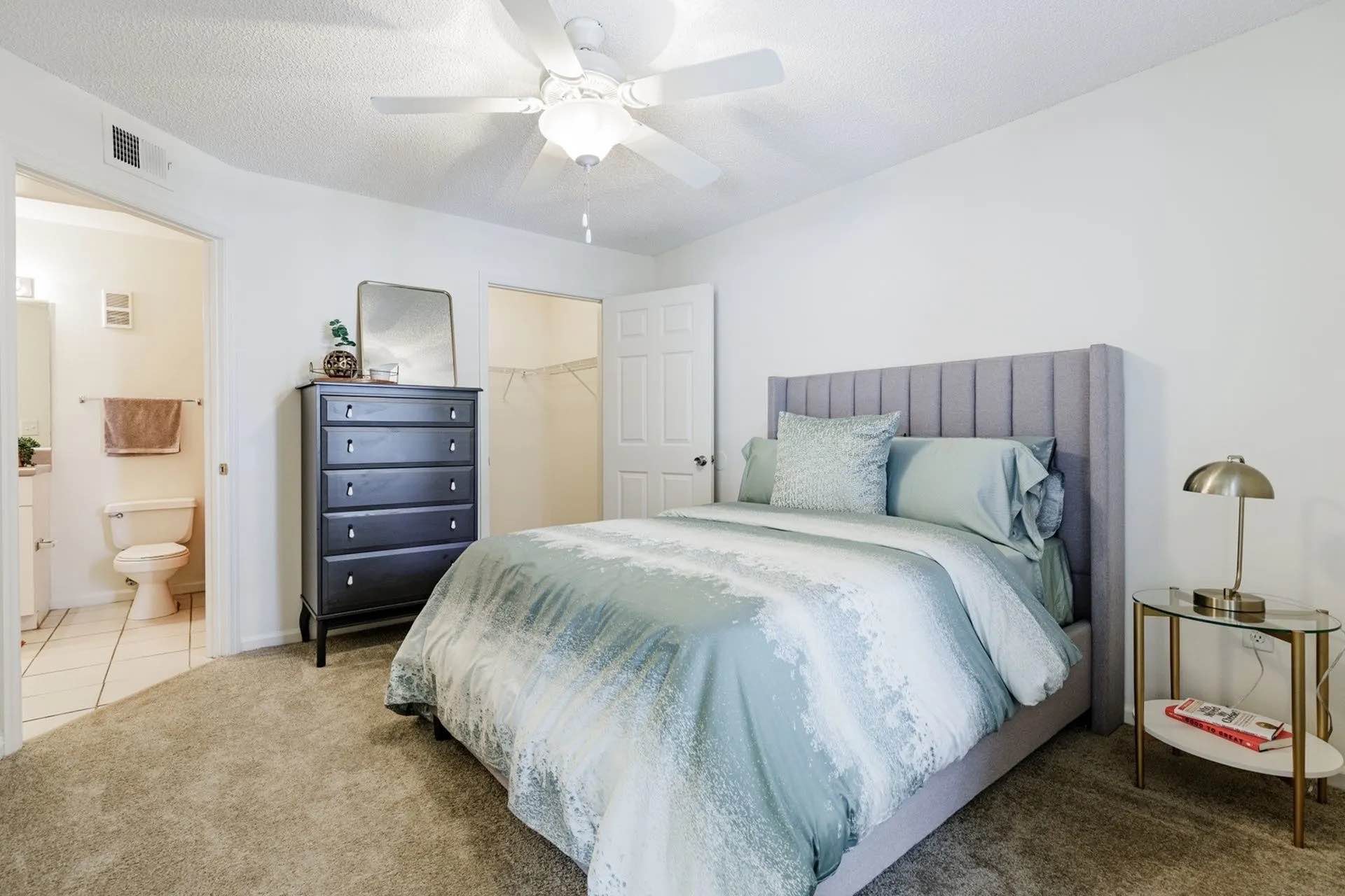 Private room & bathroom available 9/1 in a spacious 2-bedroom, 2-bathroom apartment with separate lease at The Polos. The "Vaulted Boxwood" floor plan offers 903 square feet of living space and is located on the third floor–no upstairs neighbors.
The apartment features modern amenities including stainless steel appliances, a full-size washer and dryer, and a spacious pantry. The bedroom for rent includes a walk-in closet and a private bathroom. You'll also enjoy a tranquil lake view from the apartment.