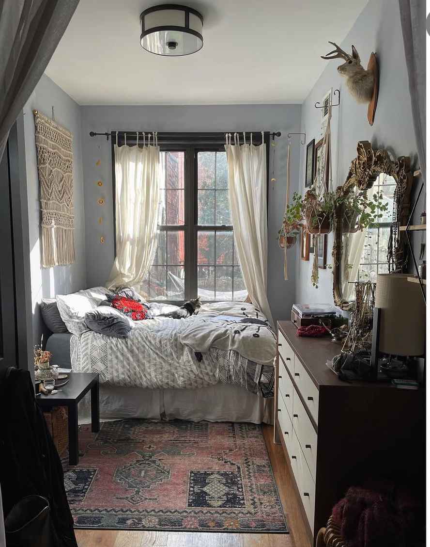 🏡 Room + Home Office Available in 2-Story Creative Ridgewood Apartment (30s preferred)
Rooms for Rent (2 rooms for $2,200 in a 3 bedroom duplex)
Looking for a roommate in their 30s who’s clean, respectful, communicative and looking for a home (as I have made it a home here for me the last 6 years), not just a place to crash. Ideal for someone who works from home or needs extra space for creative projects, freelance work, or deep focus.
About the apartment:
Fully furnished 2-story apartment in Ridgewood on the 1st floor including the basement with backyard access. The only unfurnished spaces are the private bedroom and separate home office, which are both included in the rent.
The first 2 photos are the rooms fully furnished so you can get an understanding. The 1st bedroom is the bigger bedroom and fits a queen sized bed and fits a giant credenza as well as a chair. The other bedroom which is directly next to it is a tad smaller and fits a queen and a desk. But it is perfect for a home office or whatever you are thinking!
Upstairs features:
Your private bedroom + office in the back of the apartment facing the backyard.
Shared bathroom
Huge kitchen with everything you’ll need (dishwasher, full-size fridge, every appliance and tool you could EVER imagine)
Living room with dining table
Downstairs includes:
washer/dryer - access through the bottom floor that the building has access too (only 4 units)
Second half-bathroom (no shower)
Workout area, art studio, and a chill projector lounge with a giant couch
Large backyard — perfect for relaxing, reading, or hanging with friends
Move-in: September 1
Rent: $2,200/month for both the bedroom and office
Utilities: $150–180/month (internet, gas, electric)
Looking for someone who’s independent, communicative, and values a clean, peaceful shared space.
If that sounds like you, reach out and tell me a bit about yourself!
I’m a private chef and event chef running my own business, so I stay pretty busy. I enjoy a clean place (cleaned once a week) that is respected as I've lived in this spot for 6 years and filled it with art, comfy furniture and everything you would ever need. I’m creative, grounded, and love a cozy home vibe. I enjoy cooking, hosting the occasional dinner or halloween party and hanging out with my very sweet cat, Bodega who you will be sharing the space with. He is super chill and will most likely love you. This is a space meant to feel good, function well, and support both rest and creativity.