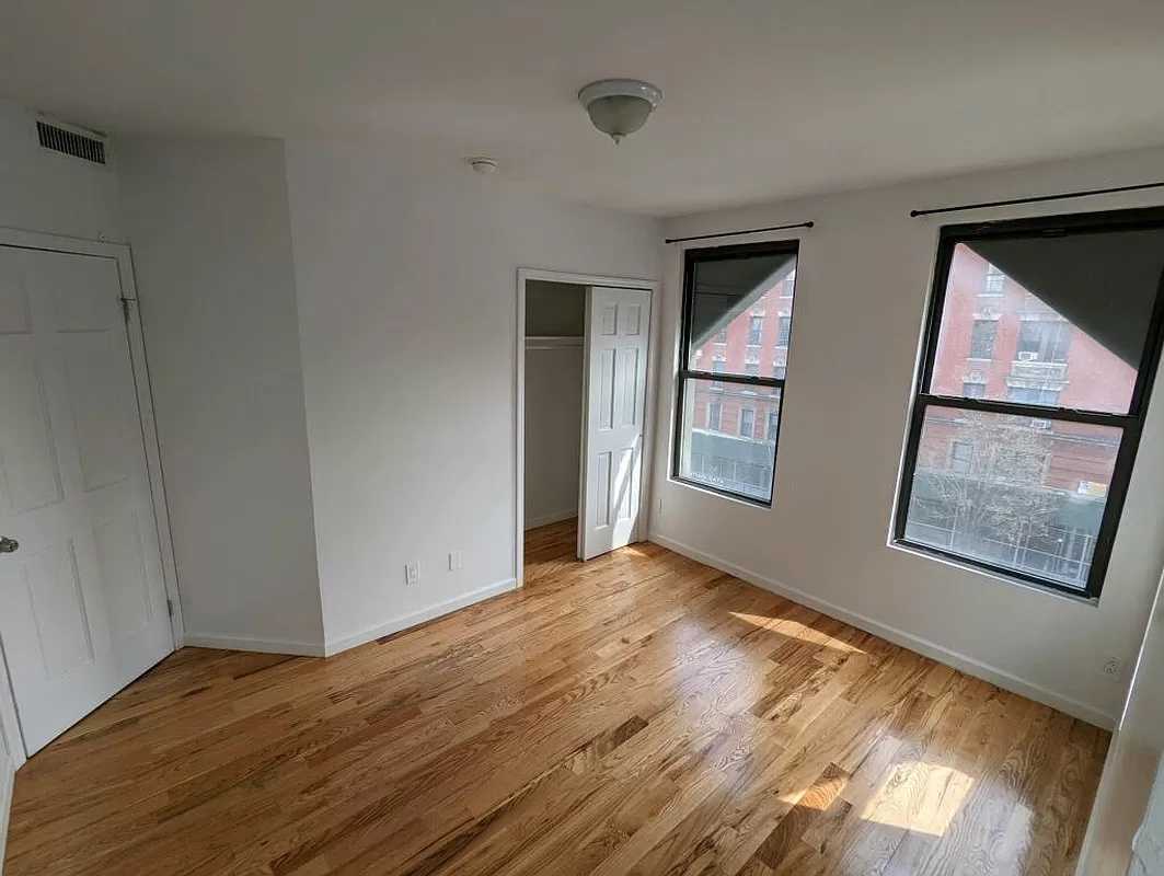 $945 PER ROOM - UPPER MANHATTAN (140th & Amsterdam St.)
Hi! I'm looking for 3 new roommates to renew my lease with in a 4Bd/2Ba Apartment
November 1st lease start date
- Total rent is approx. $3,780/month ($945 per person split 4 ways)
- Utilities are about $100 per person a month (electric & internet)
- Central AC & Heating
- Super convenient access to trains (A,C,E,1,B,D) and Riverside Park just a 5 min walk!
- Bedrooms are unfurnished
- Common space & kitchen areas are semi-furnished & stocked with tools/utensils
- sorry no pets allowed, building regulation
- Bike storage & laundry in building basement
- Secure building entrance with cameras, right across from City College so very safe area with great surrounding cafes & shops
All in all a steal, have lived here for 4 years and really enjoy it!
A little about me— am 32 and a consultant & student working on my masters. I love traveling, pilates, fashion & spending quality time with friends and family! I currently live in the unit and my current roommates are moving out at the end of our lease, so I'm looking for new people to sign on with for another year here.
Message me if you’re interested and are/have the following:
- Good credit
- Proof of income or employment
- Age 21-35
- LGBTQ friendly
- Clean/Value Cleanliness
- Responsible & Communicative
- Friendly and Kind