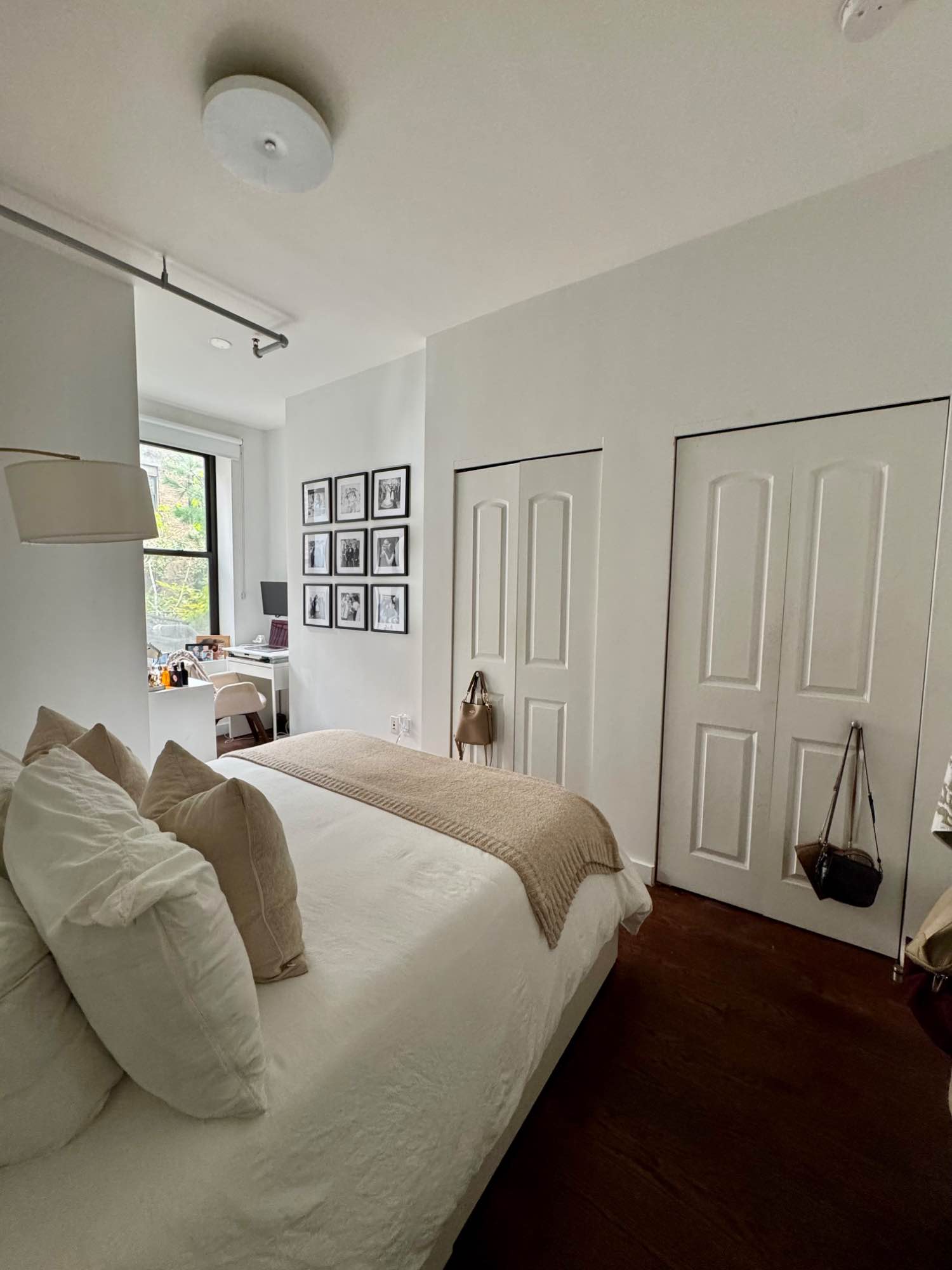 3 Beds 2 Baths - Apartment
Master Bedroom Available in Hell’s Kitchen
Looking for someone to take the master bedroom in our 3 bed / 2 bath apartment in Hell’s Kitchen (W 51st St). Our current roommate is moving in with her boyfriend, so we’re hoping to fill the spot by Sept 1 (flexible until Oct 1 at the latest).
About the apartment:
• True 3-bedroom, 2-bath
• You’d have the master bedroom with a private full bathroom!
• In-unit laundry + dishwasher (huge win)
• Amazing location in the heart of Hell’s Kitchen
• Rent is $2400/month + utilities
About us:
We’re Kiera (27) and Kate (29). We met through this group and have been living together since! I work in tech, and Kate works in PR. We’re both fun(!), clean, and friendly, love a mix of hanging out, doing our own thing, and exploring the city.