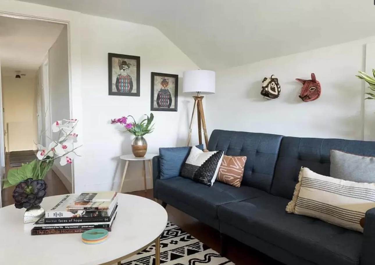 This charming fully furnished 1 bedroom 1 bath apartment occupies the second floor of a historic craftsman house located in the heart of hip Echo Park. A few blocks from the lake it offers a sunny Los Angeles retreat minutes from Downtown. The space has a full eat-in kitchen, queen-sized bedroom, airy living room with smart TV and private balcony, central Nest air, private keyless entry, and ample street parking.
Enjoy a short walk to Echo Park Lake, Dodger Stadium, and downtown LA to get that much-needed outdoor sunshine and soak up all the fun restaurants, farmers markets, bars, and great shops that make Echo Park one of the best neighborhoods in Los Angeles.
For more details on the apartment please contact me on (mudijones@outlook.com)