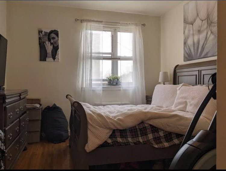 I’m offering a very Beautiful One Bedroom located steps from the LIRR Auburndale station. It has Hardwood floors, High Ceilings, Over sized Bedroom, Lots of Natural Light, Plenty of closets, Formal Dining room and Spacious Living Room if you are interested contact me on Williamharryshreggs@outlook.com or drop your cell number and I will text you for more information on how to secure, move in and view