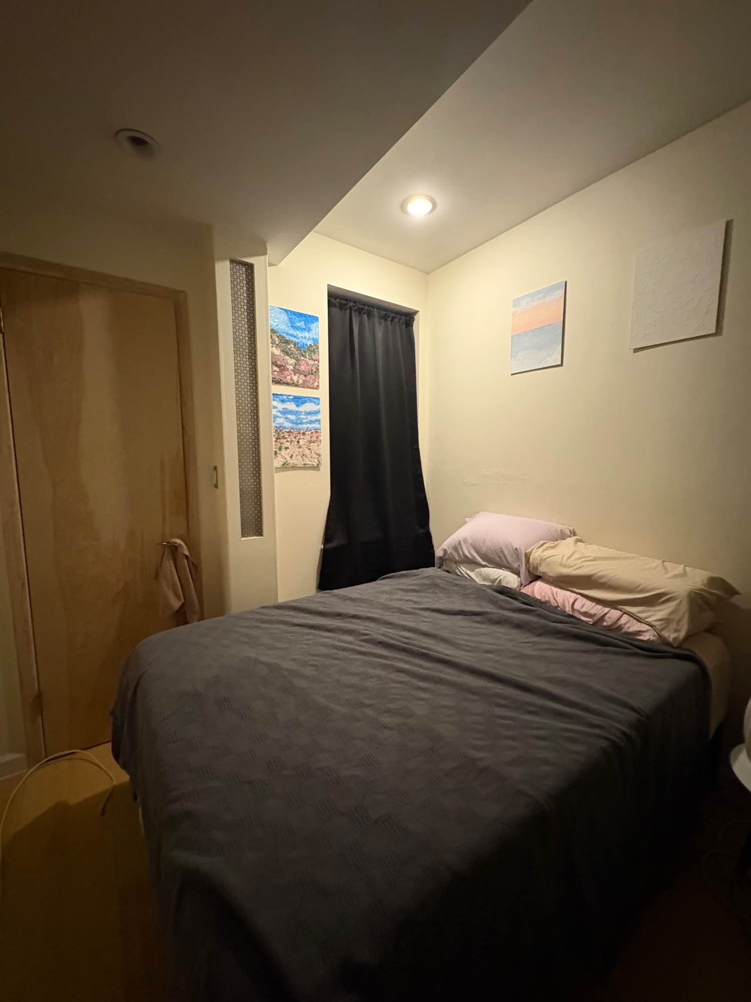 Hello! Welcome to the best two bedroom apartment in Chelsea! One bedroom open in the apartment for 2/1/26 move in! One window in the bedroom with A/C machine. Current bed is a full but can fit a queen with no other furniture. There is a closet in the bedroom and another one in the kitchen that is shared. Bedroom will not come furnished.
Living room is fully furnished with west elm couch and butterfly chair. No TV but would be very open to having one in the living room!
Kitchen also has utensils and an always pan as well as other random pots/baking sheets but you are more than welcome to bring things - there is plenty of room!
Well maintained elevator building with 24 hour doorman and laundry in the basement! Superintendent is often on site and is quick and attentive. Getting luxury perks without the price tag!
I love animals but unfortunately there are no pets allowed per the lease.