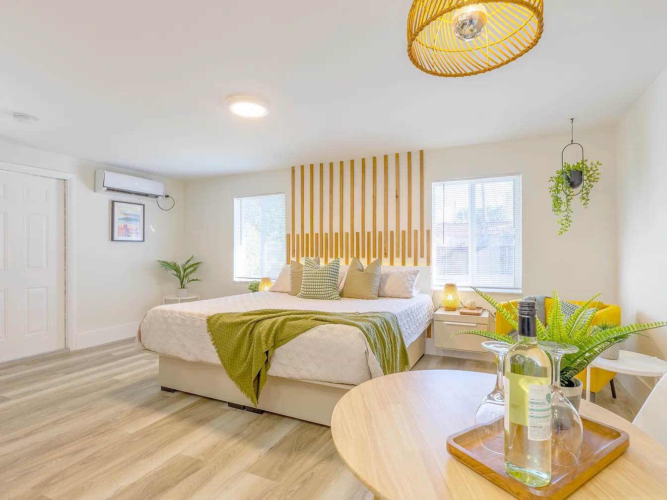 Located 5 minutes from everywhere you want to visit in Miami. Located near ALL MAJOR HOSPITALS, AIRPORTS, ETC. This property has everything you need to live for 1 month or 12 months. Fully stocked kitchen, just bring your cloths.