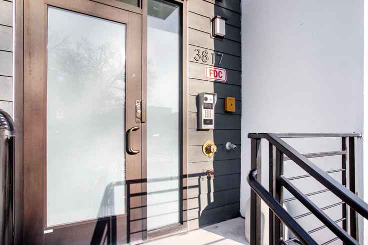 It a nice place
I need roommate due to my long time at work