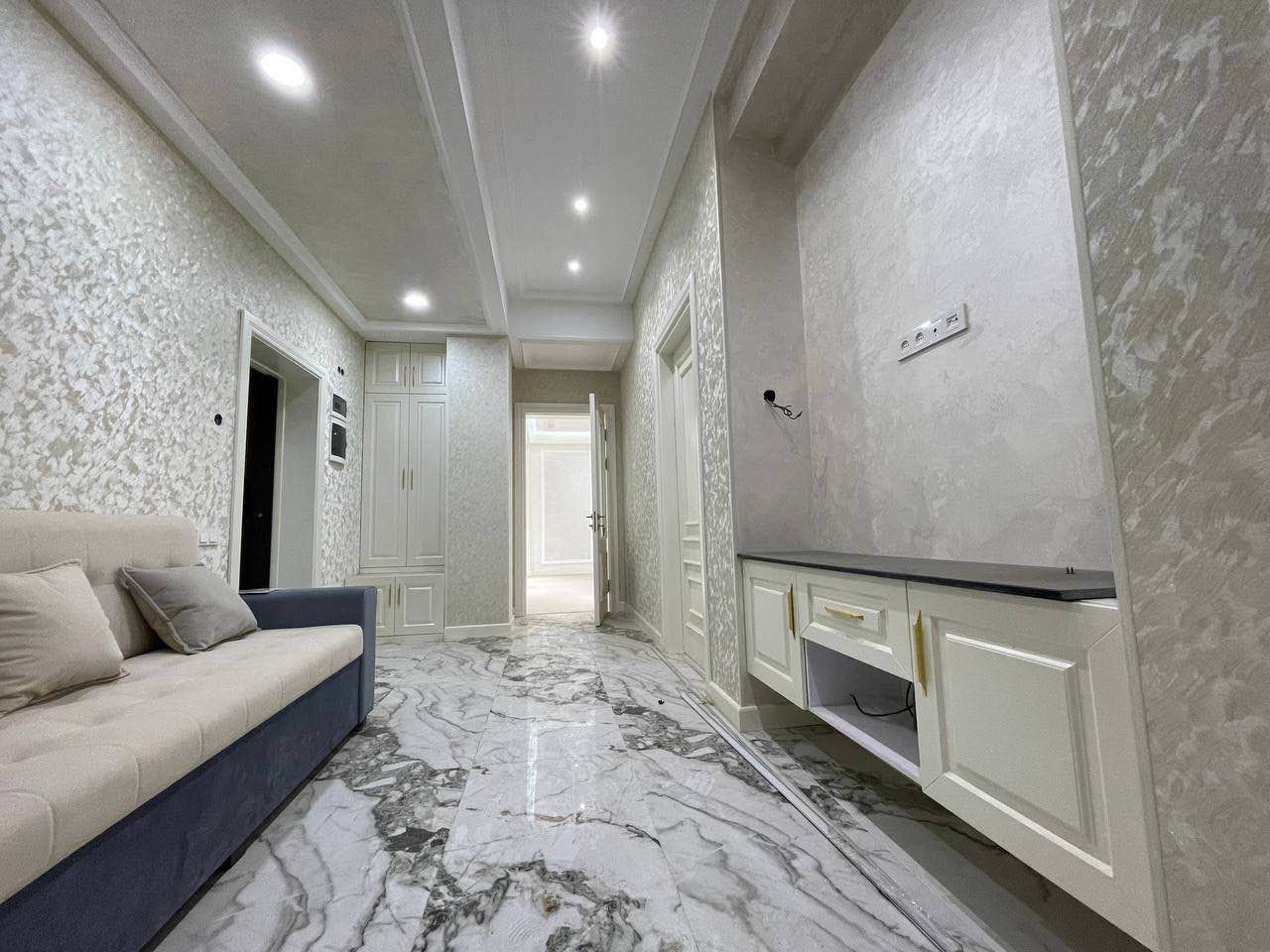 Affordable 3Bed/3Bath Apartment for Rent!
This fully furnished 3-bedroom apartment unit comes with brand new utilities, featuring a full-size kitchen and three bathrooms. The rent is $900/month (slightly negotiable), and free parking space is included. Plus, pets are welcome!
Utilities included are:
- Hydro
- Heat
- Water
- Refrigerator
- Washer and dryer
- Electricity
- Wi-Fi
- And more
No sharing required, making it a perfect, private, and comfortable living space for you