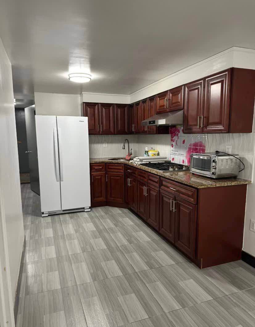 This bedroom is already furnished in a 3-bedroom apartment and it’s gorgeous! It’s got everything you need, including a queen bed and a dresser that can be used (I can empty it if you have your own bedroom furniture). You’ll have your own bathroom too. There’s a large kitchen, lounge room, and laundry with a washer and dryer.
All bills are included in the rent, so if this sounds like an ideal fit for you, I would love to hear from you