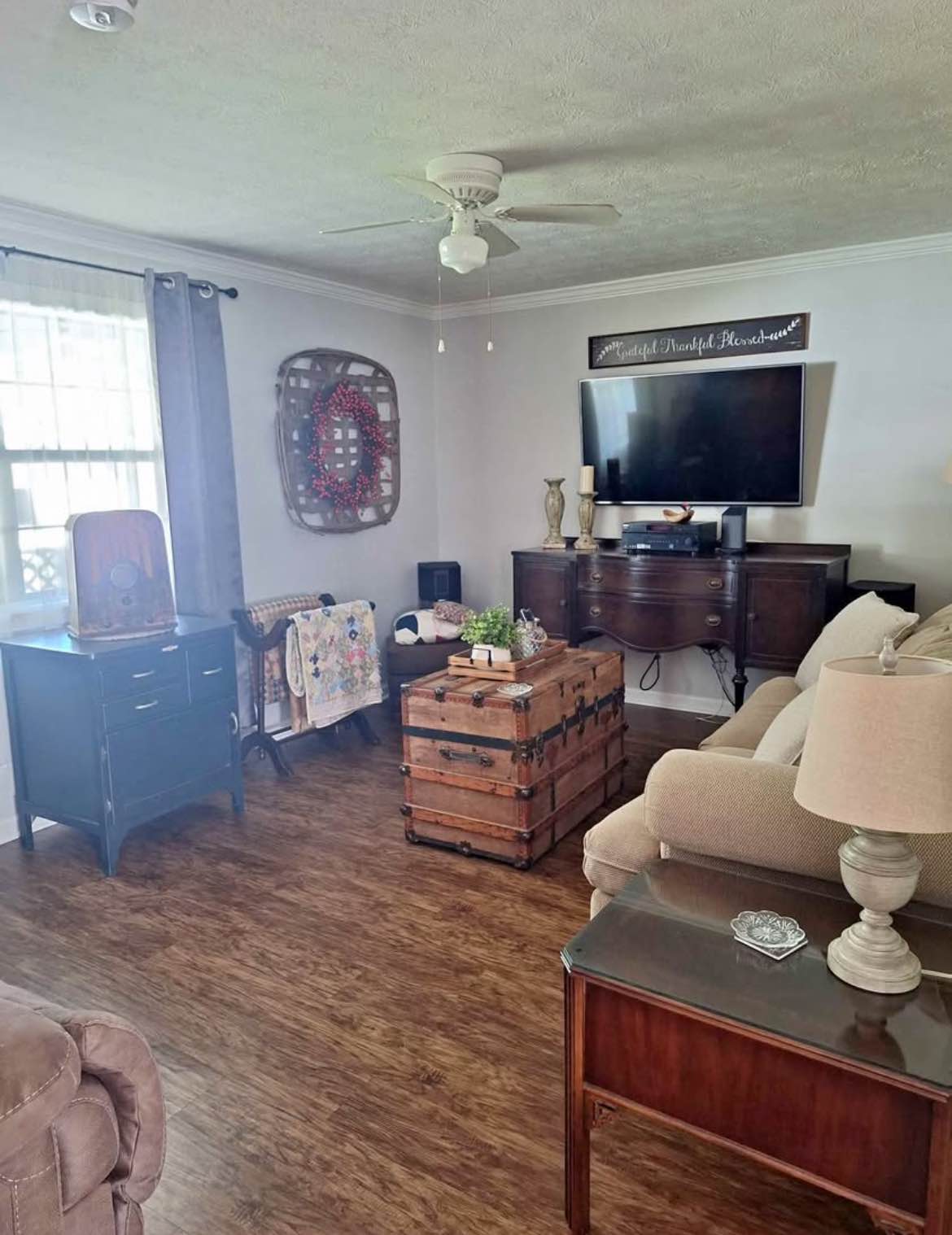 Message me on WhatsApp for more details or to schedule a viewing. +1 (913) 260-1417
Hi there, my apartment is currently available for rent.
The rent includes all utilities Electricity, Gas, A/C, Heat, and WiFi.
The room comes fully furnished, and the apartment is located in a prime area just a few blocks from the train station and nearby hospitals. You'll also find a variety of shops, supermarkets, and restaurants within walking distance.
The building features a 24/7 laundromat in the basement, and the neighborhood offers great food options including pizza, Chinese, Mexican, and Japanese cuisine.
If you're looking for a clean, quiet, spacious, and friendly place in the city this could be the perfect fit