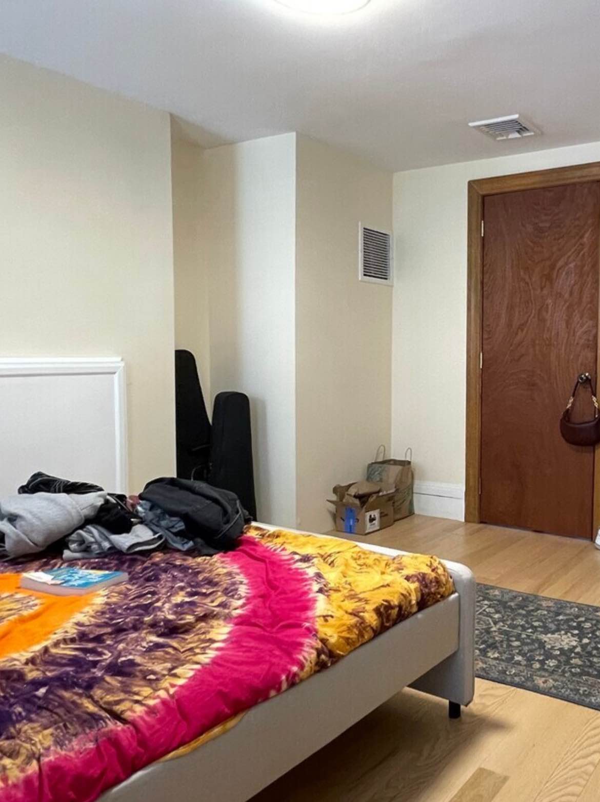 A clean and comfortable one-bedroom apartment is now available for rent. Ideal for singles or couples, located in a convenient and quiet area.

For more information or to schedule a tour, please contact: Fenanbriones@gmail.com.