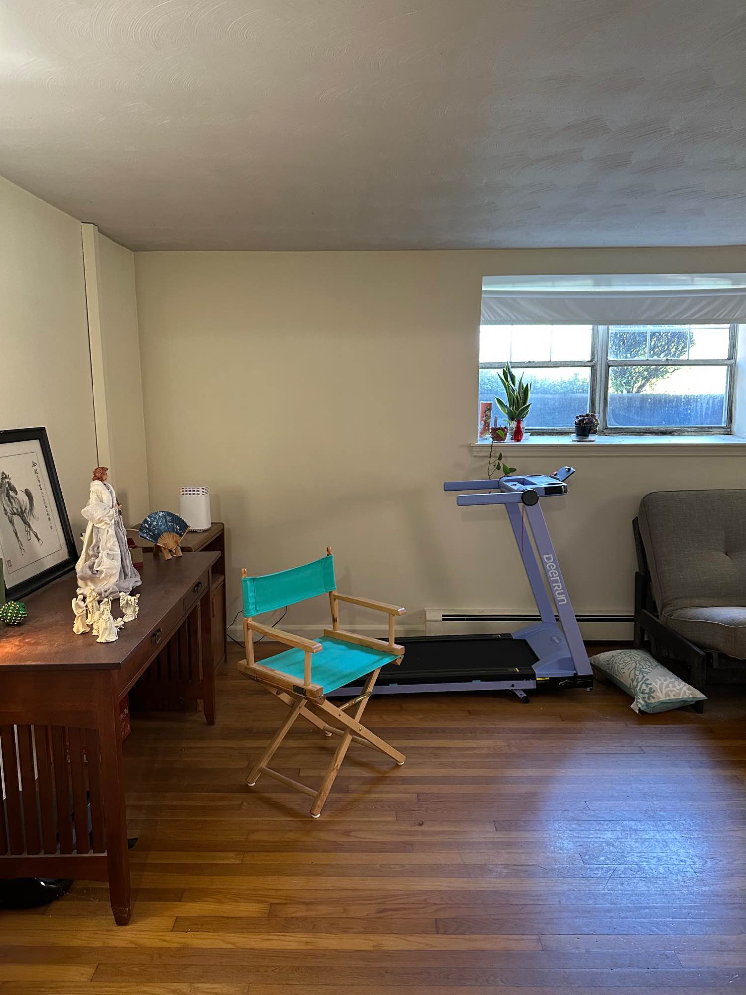 Beautiful, safe area, off street parking lot, walk to buses, express bus to Boston, quick access to Mass Pike, heat included, laundry in building.
I’m a quiet, friendly, responsible person 