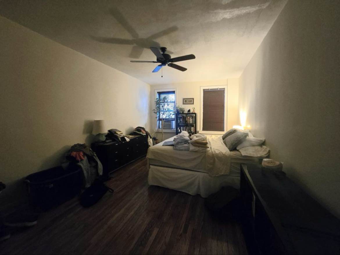 Looking for someone to occupy my private apartment. It's the top floor of a 3-story building, so you get some privacy. The place has wood floors in living area and bedroom. High ceilings, making it feel comfy and open, plus you'll get plenty of natural light flooding in. Living here puts you right in the mix lively scene, with parks, restaurants and bars nearby.
Apartment is 1 block away from the train. Lived here for over 5 years and absolutely love this apartment and neighborhood.

I work in tech publishing - I love movie nights, dinners with friends, long walks around the city, and all manner of arts and crafts.

Seeking someone that is easy-going, clean and transparent.

Thank you