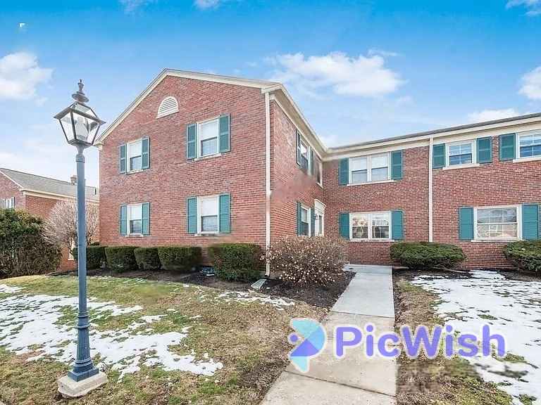 This charming one-bedroom, one-bathroom condo in the heart of Grandview Heights offers a perfect blend of comfort and convenience. Featuring a spacious layout with modern finishes, this home is ideal for those seeking a cozy yet stylish living space. The pet-friendly policy allows up to two pets, whether cats or dogs, making it a welcoming choice for animal lovers. Located in a vibrant neighborhood with easy access to shops, dining, and entertainment, this condo provides the perfect opportunity to enjoy urban living in a sought-after community.
• Property Restrictions •
Pet Policy: pets Allowed, and fees apply
ESA ANIMALS WELCOME AT ALL PROPERTIES.
No exotic pets.
Smoking Policy: No smoking.
• Property Description Details •
Flooring: Mixed
Parking:
Kitchen/Laundry Appliances Included: Stove / Fridge / Washer & Dryer included
Property Type: Condo
Utilities Included: None
Yard: N/A
A/C: Central
Landscaping: Landlord responsibility
Rooms and Interior;
Condo quality
Living room
Kitchen and Bath:
Gas stove/oven
Eat-in kitchen
Refrigerator
Utilities and Extras:
Central air conditioning
Washer/dryer included
Lease Terms:
Pets negotiable
Tenant pays all utilities
Month-Month lease
No smoking
Lawn care included