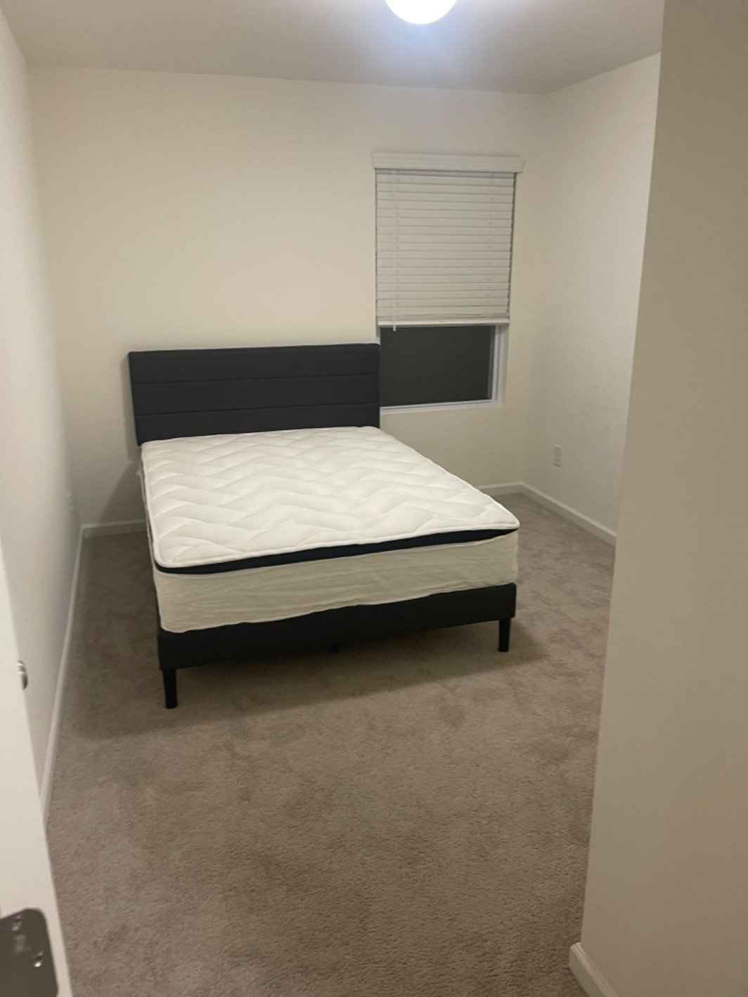 Flatmate Needed
Due to the nature of my work, I'm hardly ever home most times I sleep out and spend very little time in the flat. I'm looking for someone responsible and tidy to share the space with, as it’s usually unoccupied. Perfect if you value privacy and a quiet environment.