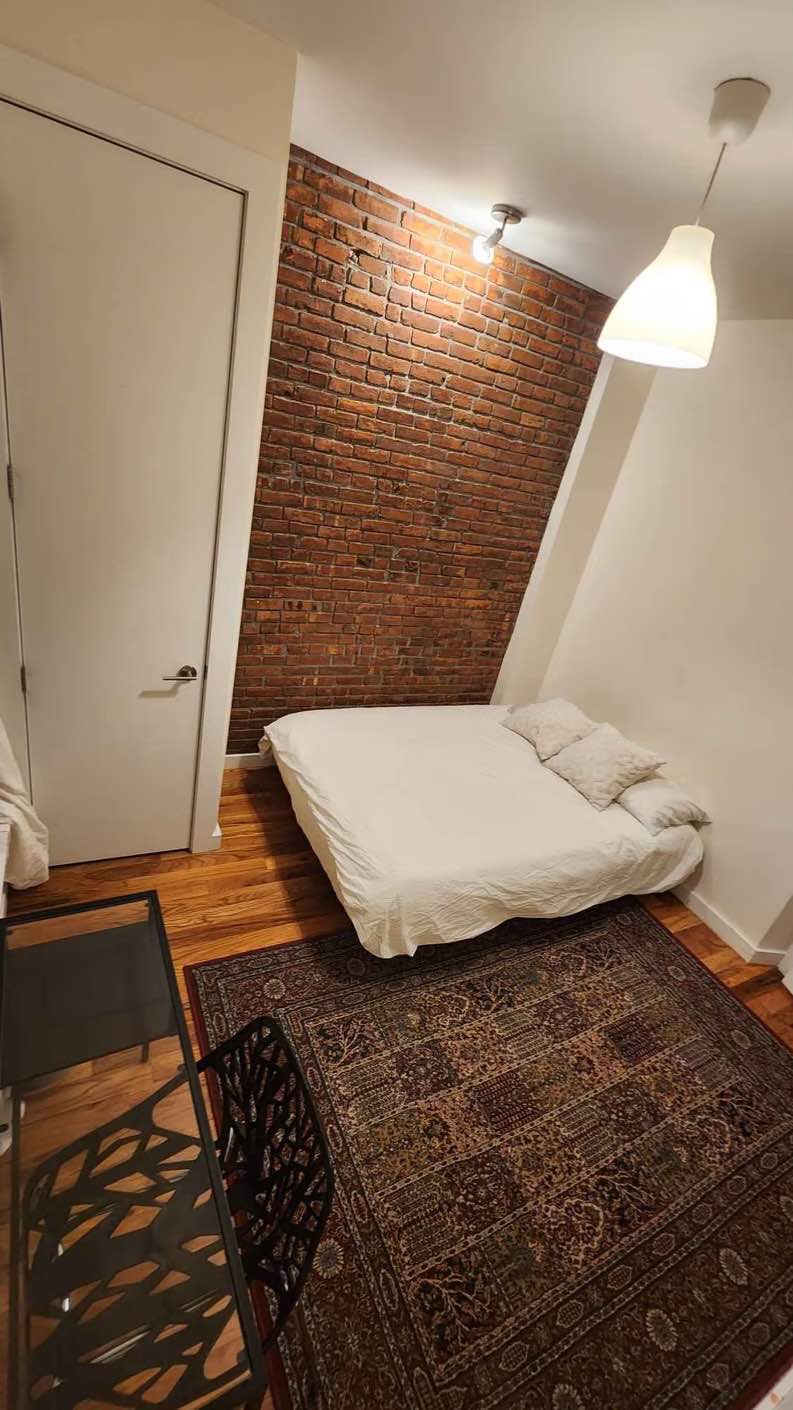 The bay apartments come furnished and unfurnished.. These pet friendly apartments include quartz countertops, stainless steel appliances, walk-in closets, and washer/dryer. Community amenities include a private rooftop lounge with outdoor space and wine storage, 2,500 sq. ft. fitness center, outdoor pool with sun deck, courtyard terrace with lounge seating and grills, WAG Pet Spa and outdoor dog run, garage parking, and complimentary Wi-Fi in common areas. Convenient to the Belt Parkway, Sheepshead Bay Subway Station, and Manhattan Beach. Contacts me directly on huckleberrynice At gee maale for more details about the rental.. 