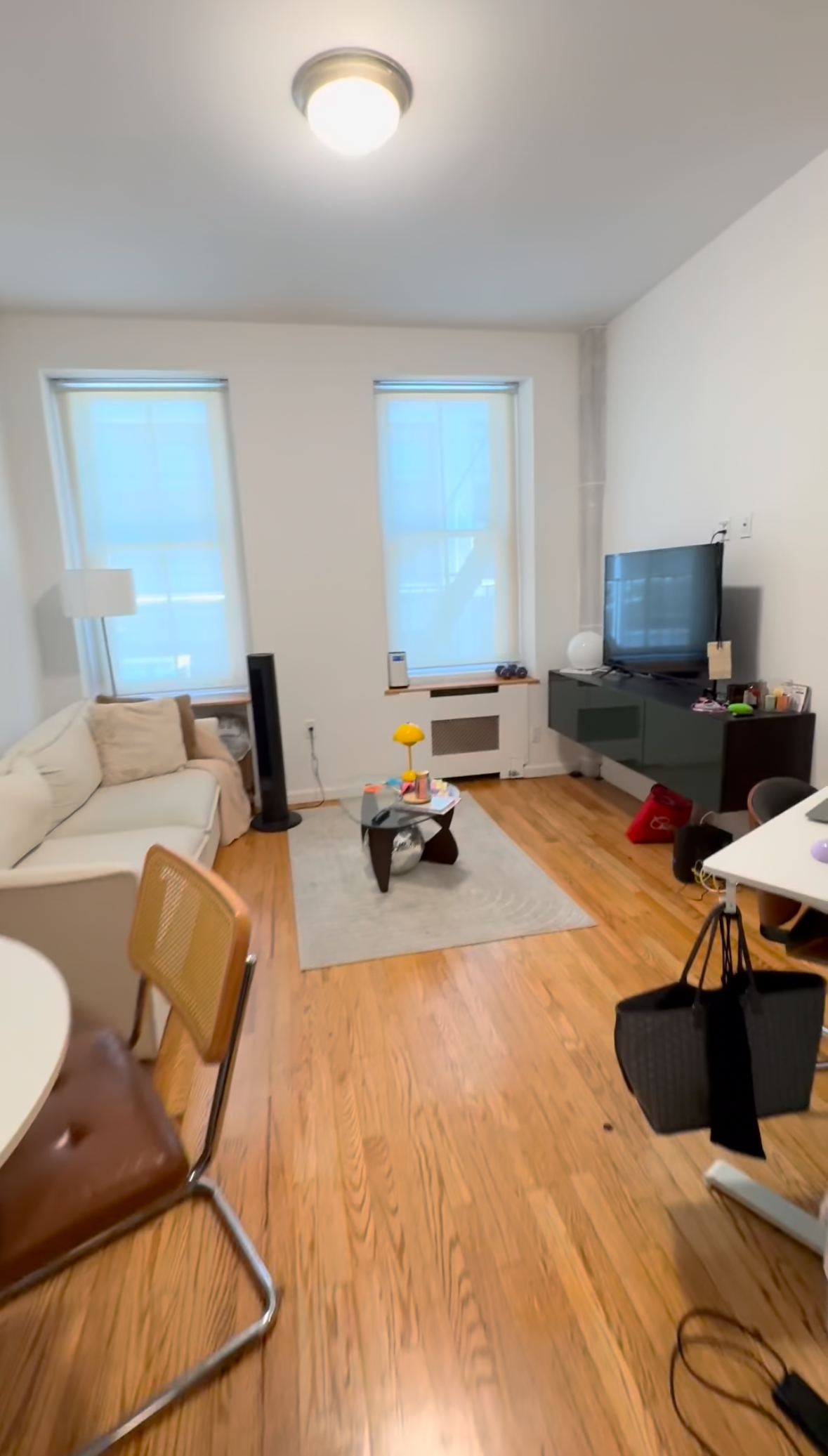 All inquiries, please reach out to me directly on my email address for a quick response without and delay; (Averyriehl900@outlook.com)
Room Available in a Spacious 2-Bedroom Apartment – Upper West Side (West 85th St.)
Looking for a responsible, respectful, and clean roommate to share a beautiful 2-bedroom apartment on West 85th Street in the heart of the Upper West Side.
The apartment is located in a quiet, safe, and highly desirable neighborhood with easy access to public transportation, grocery stores, cafés, restaurants, and parks. The space offers a comfortable living environment, plenty of natural light, and a welcoming atmosphere that's perfect for students or working professionals.
I'm looking for someone who is financially responsible, keeps shared spaces clean, and values a peaceful living environment. Ideally, you'd be considerate, easygoing, and able to communicate openly to help maintain a comfortable home for both of us.
A WALKTHROUGH VIDEO IS AVAILABLE UPON REQUEST