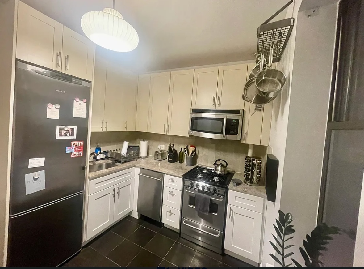 Hi, My apartment is available for rent. Utilities (Electricity, Gas, AC, Heat, WiFi) are included in the rent price.

The room is fully furnished, the apartment is in a great location only few blocks away from the train station and Hospitals. There are many stores, shops, restaurants, and supermarkets within walking distance away. Also, a laundry mat is in the building in the basement, open 24/7, and a couple of great pizza places, as well as nice restaurants- Chinese , Mexican and Japanese and the likes.

If you're looking for a friendly, clean, peaceful, spacious place in the city, I strongly recommend my apartment. 

Message me for more info and to  schedule a meet-up/viewing. Reach out to me on (nadiadubia987@outlook.com)