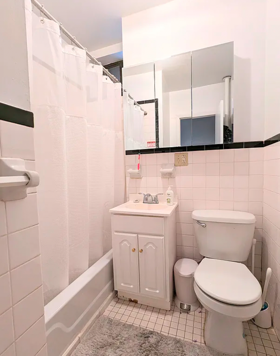 Hello , I have a single room available in a one-bedroom apartment and rent includes all utilities such as (Electricity, Gas, AC, Heat , WiFi ) 


The room comes fully furnished, the apartment is in a great location only few blocks away from the train station and Hospitals. You’ll find yourself surrounded by various convenient amenities, including numerous stores, shops, restaurants, and two supermarkets within walking distance. Additionally, the building features a 24/7 open laundry facility in the basement. For food enthusiasts, there are several excellent pizza places, corner delis and diverse restaurants offering Italian, Mediterranean, Mexican, Chinese, and Japanese Cuisines, all just a stone’s throw away. After a long day at work on Main avenue, you can unwind at a nearby juice bar or coffee shop. 

The apartment offers easy access to transportation, with the 6 trains only three blocks away and bus stops conveniently located on each block.

If you're seeking a comfortable and convenient living space in the city, this apartment is your best choice.

Please feel free to contact me to schedule a meet-up or viewing of the apartment.  
(Domingoraiber90@outlook.com)
