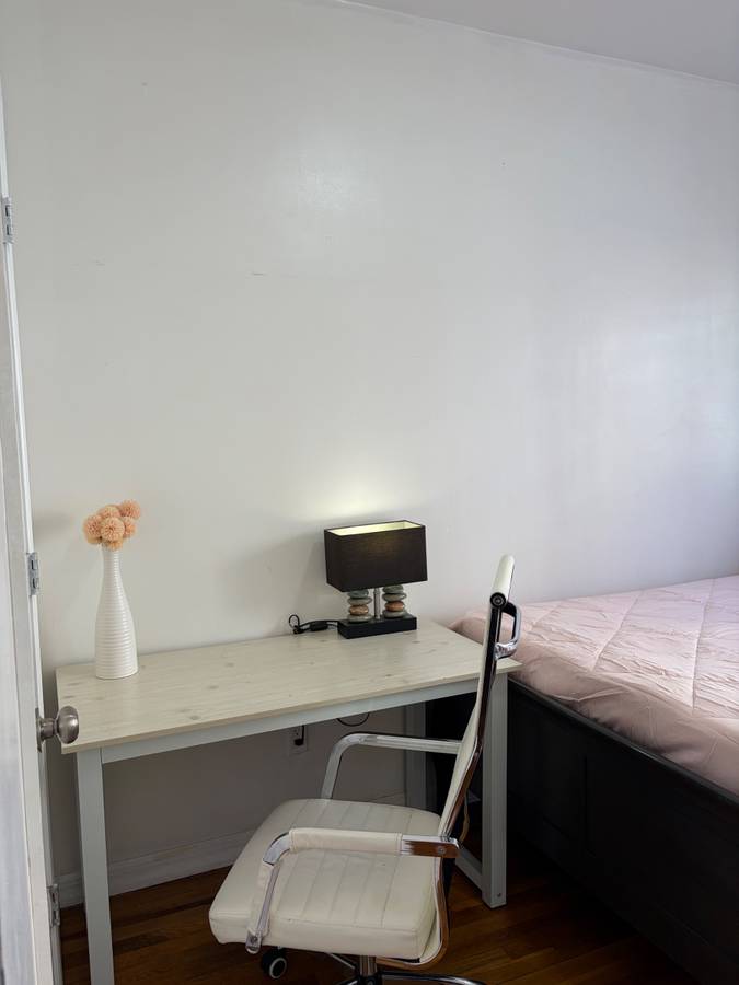 Rent a room for a girl in Astoria, One girl and one guy live in the apartment. Furnished room in a spacious 3-rooms apartment, large kitchen and clean bathroom. Safe and clean area with everything you need within walking distance. Shop in one block, laundry on the first floor, many restaurants. To the subway 10 minutes on foot (R, M, W, N trains), and 15 minutes to Manhattan. Dm if you have any question 3476658190