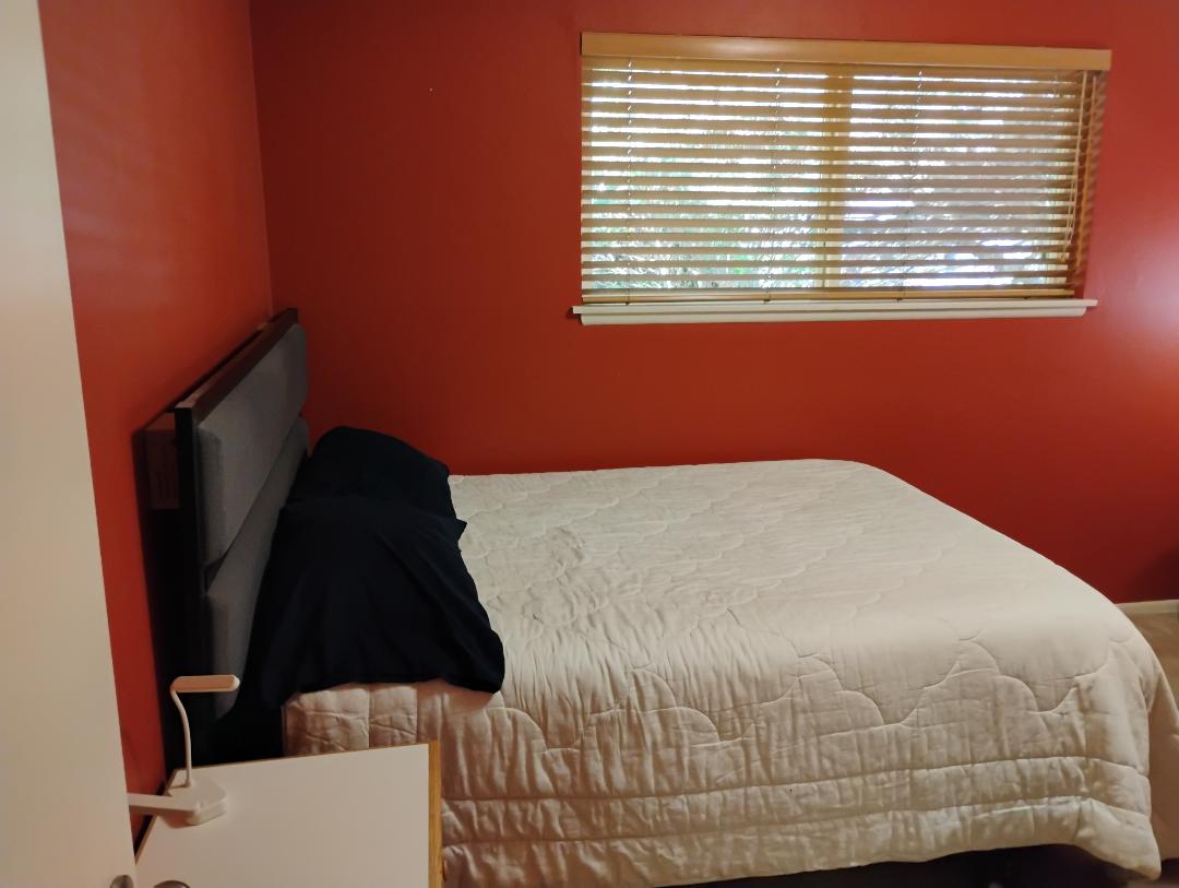 MASTER ROOM w/BATHROOM -
(S.W.West Seattle / North Burien)
***AVAILABLE NOW***
Hey guys...gay guy here....solo now...always in ltr's... fun sharing my home with guys now....have had open minded str8 and gay roomies here.... home and yard to share.....quiet cul-de-sac...off street parking spaces for your cars.......420 cool outside on the deck ...smoke outside only.......enjoy cocktails....no heavy drugs....deck to bbq...private deck/yard for hanging out nude....a guys house.... a second roomie has to not be shy or modest or uptight.. and very cool with open nudity themselves also.....shower doors open etc ... masculine older bro ...good guy here...discreet professional and business owner......clean home....looking for quiet ...good guy's to share a great home and yard.....good for entertaining ...peaceful for chilling.....$950 ...one room ...shower and bathroom...twin aerobed on a bedstand...built in closets...cabinets...1 hutch...1 nightstand...lamp..club chair....Hi Speed Gig Internet available through Century Link's Fiber Optic...would like a guy that needs a good space and roof over his head and great house to share......