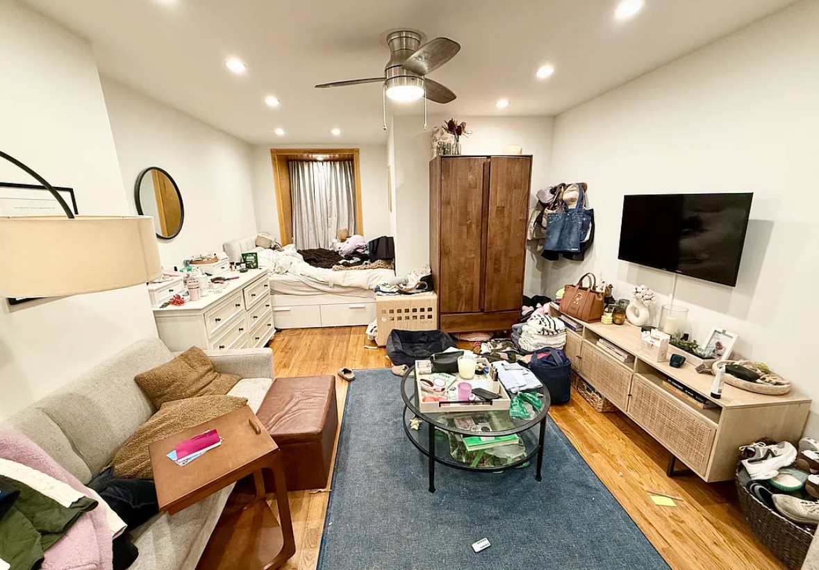 Hi, My apartment is available for rent. Utilities (Electricity, Gas, AC, Heat, WiFi) are included in the rent price.

The room is fully furnished, the apartment is in a great location only few blocks away from the train station and Hospitals. There are many stores, shops, restaurants, and supermarkets within walking distance away. Also, a laundry mat is in the building in the basement, open 24/7, and a couple of great pizza places, as well as nice restaurants- Chinese , Mexican and Japanese and the likes.

If you're looking for a friendly, clean, peaceful, spacious place in the city, I strongly recommend my apartment. 

Message me for more info and to  schedule a meet-up/viewing. 
(Shanegrace987@outlook.com)