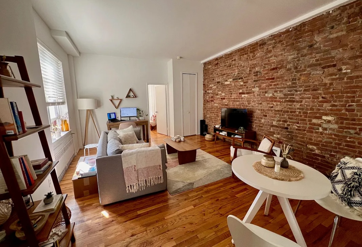 Room rental in 455 W 34th St., New York, NY 10001, USA - entire Room