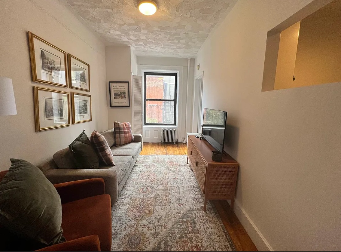 Room rental in 169 Sullivan St, New York, NY 10012, USA - entire Room