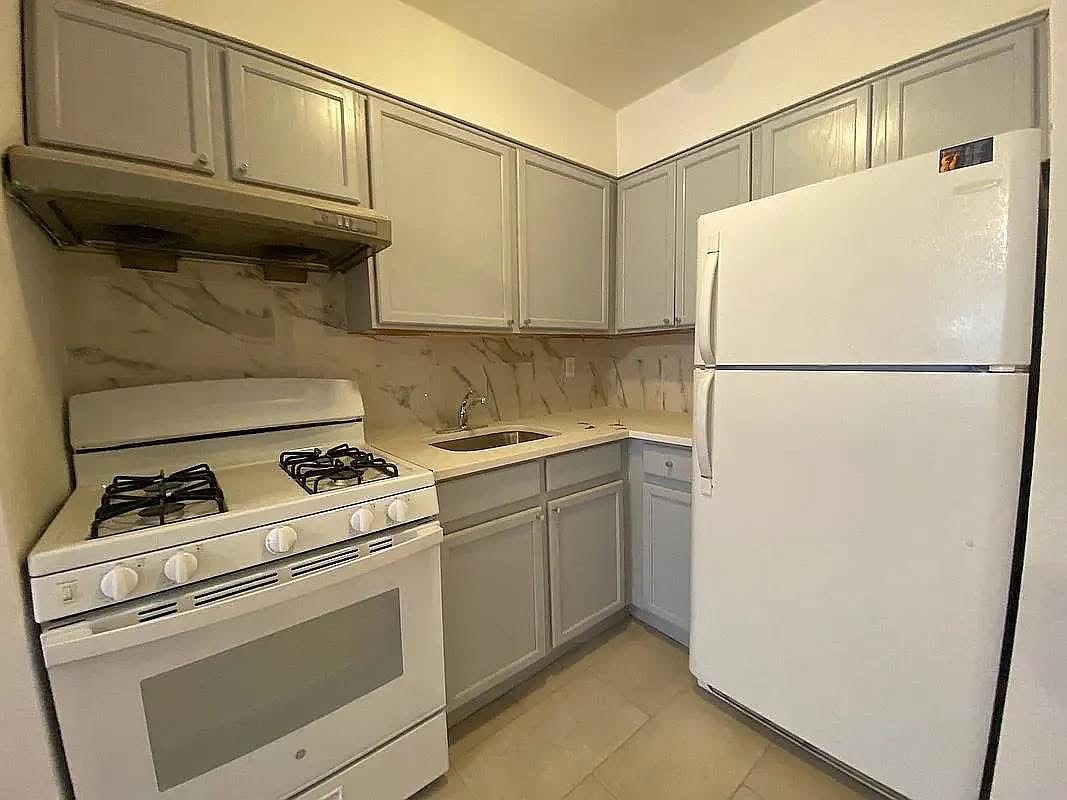 Cozy 1 bedroom apartment.
Fittings made perfectly, ready for move in.