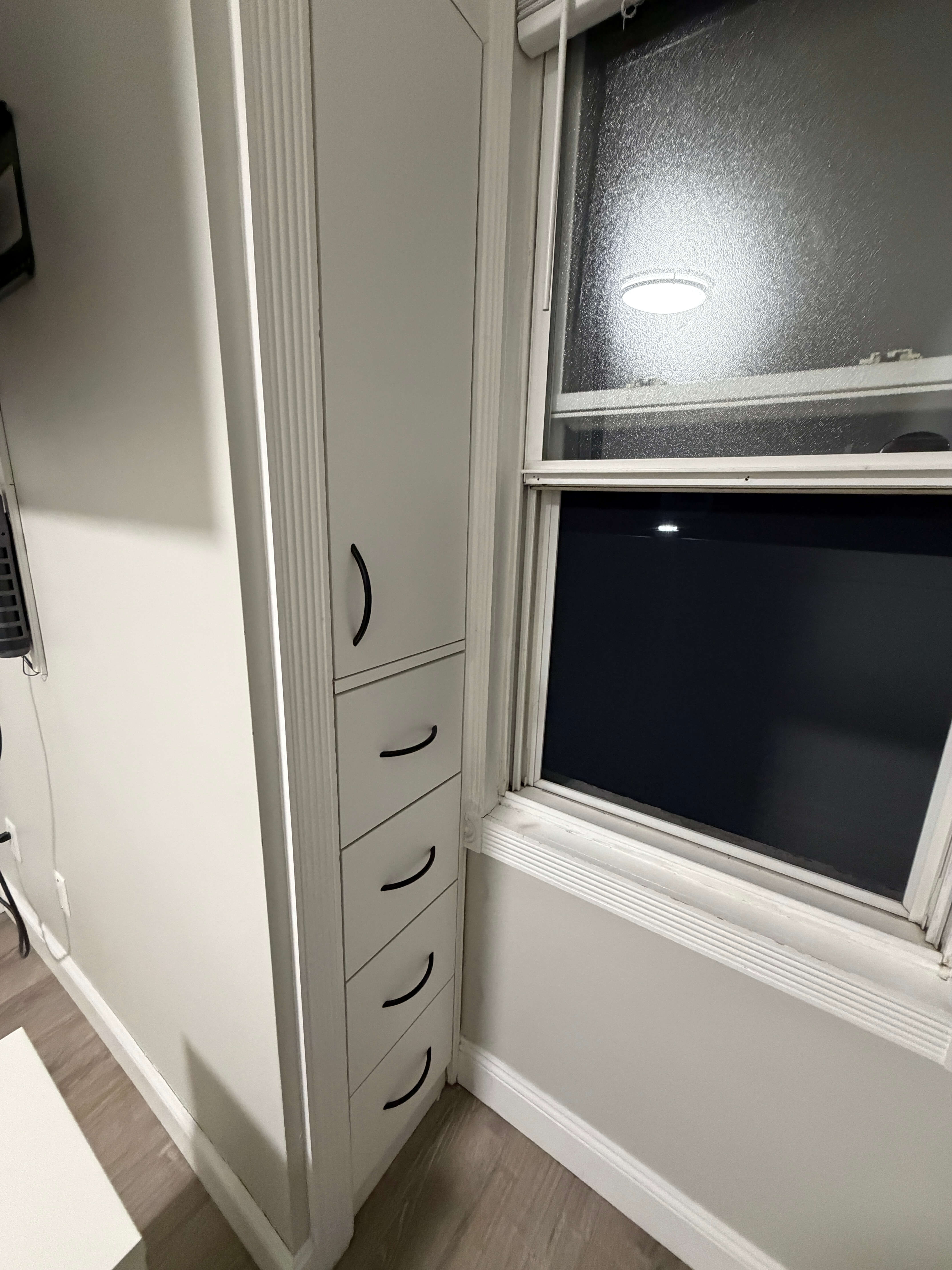 Quiet room available in a family home in East Elmhurst, Queens. This is a peaceful household best suited for someone who values a calm, respectful living environment. Everyone in the home works, so we maintain normal sleeping hours and keep noise to a minimum.

The home has thin walls, so we are looking for someone who is mindful of noise—headphones are required for music/TV, and soft footwear (slippers/sandals) is encouraged indoors.

This is a female-only household due to the shared living arrangement, and we are seeking a single working professional who will be a good fit. There is one dog in the home, so you must be comfortable around dogs, if you are not this is not the right fit for you.

No guests are allowed. This is not a party environment. No smoking, no loud music, and overall respect for shared space is required. Light cooking is allowed, but you must clean up after yourself immediately.

The home includes two rooms on the first floor (one currently occupied by a female tenant with her own bathroom). The homeowner lives in the basement.

Applicants will be required to complete a background and credit check. We are currently interview/meeting potential roommates to ensure a good fit for the household.