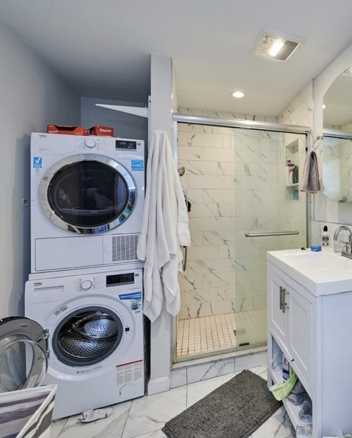 Private apartment available for rent, suitable for students and working professionals. For further information and inquiries, please email hdheuehshaj@gmail.com.