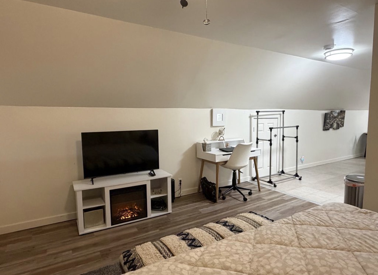 Move-in ready fully furnished private studio apartment located in Amherst near shopping, transit, and UB North Campus. This unit offers the comfort of a one-bedroom with the efficiency of a studio, featuring a full kitchen, in-unit washer & dryer, private entrance, and dedicated parking.

Ideal for a single professional, or a couple, graduate student, or traveling nurse seeking a clean, quiet, and well-maintained home.

 UNIT FEATURES

 Fully furnished (bed, sofa, TV, desk, dining table)
 Full private kitchen with gas stove, microwave, dishwasher, Air Conditioning & full-size refrigerator
 In-unit washer & dryer
 Modern bathroom
 Dedicated work-from-home area
 Private entrance
 One parking space included
 Quiet residential setting

 UTILITIES

 Heat, water, electricity & internet included up to $150/month
 Tenant responsible for any overage

 LOCATION HIGHLIGHTS

 Minutes to grocery stores, restaurants & shopping
 Easy access to Niagara Falls Blvd & major routes
 Close to UB North Campus & medical facilities

 TERMS

 Rent: $1,200/month
 Security Deposit: 1 month
 Lease: Flexible 
 Single occupancy or a couple
 Available immediately

 Message to schedule a showing. Serious inquiries only.

Utilities included up to $150/m, no smoking in the unit, pet allowed
