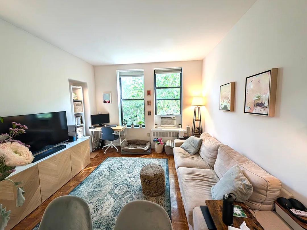 Room rental in 908 Amsterdam Ave APT 2C, New York, NY 10025 - entire Room