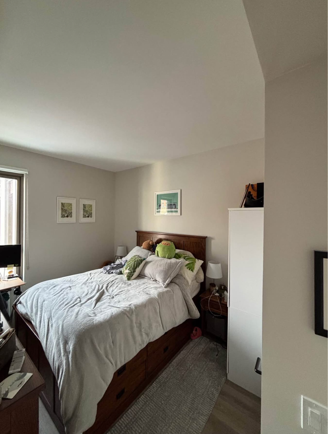 Description 
I have a spacious one-bedroom apartment available for rent in Bellflower CA. A clean, quiet neighborhood. The studio unit features hardwood floors, air conditioning, ample closet space, a stove, refrigerator, washer, and dryer. Utilities are not included. Kindly drop your cellphone number for more information or contact (aaronjwallace303@gmail.com)