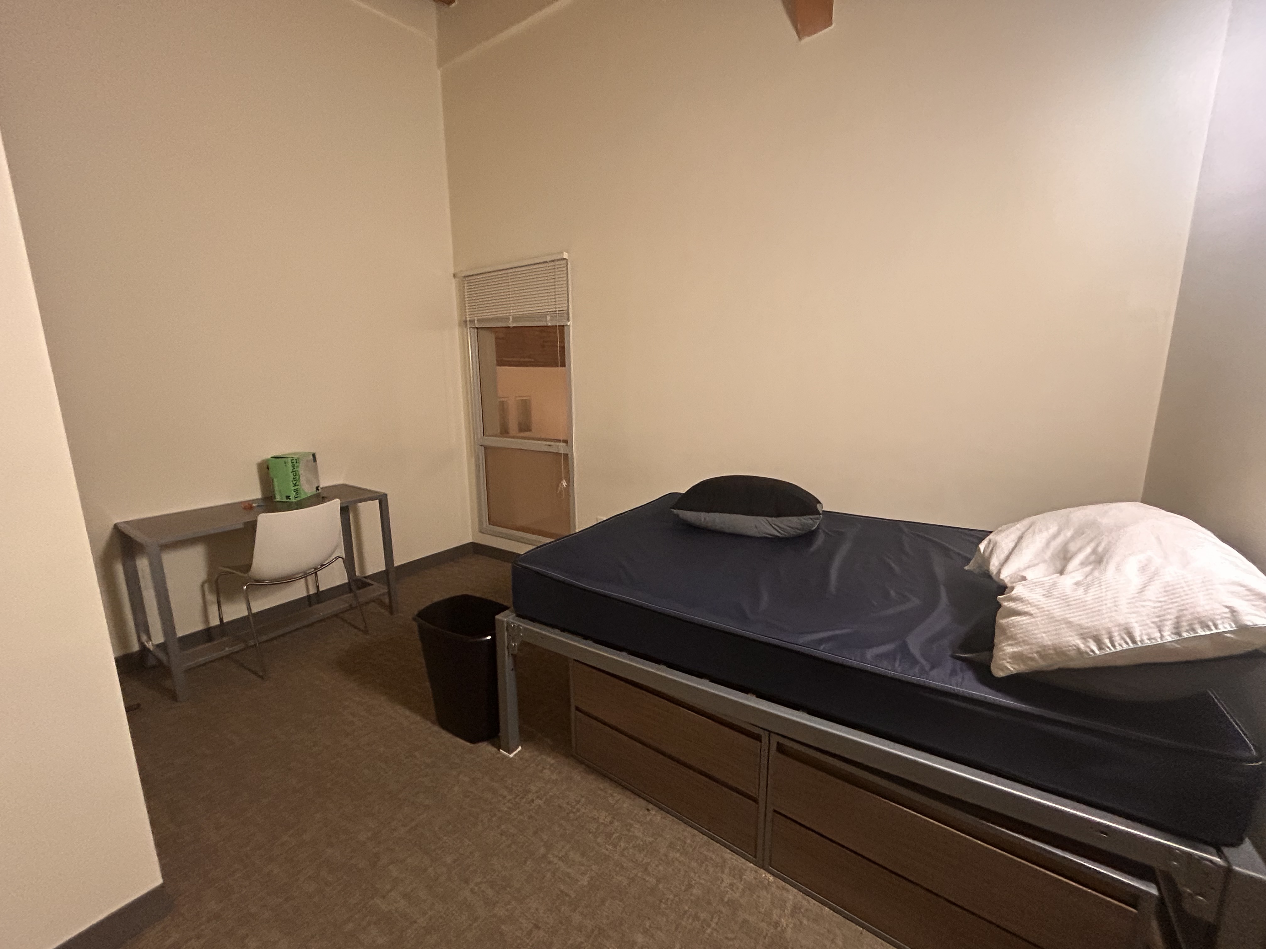 Room rental in 1125 N 9th St, Milwaukee, WI 53233, USA - shared Room