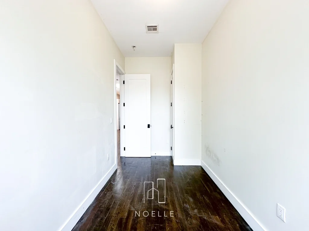 Hi, I'm looking for two roommates to join me at this conveniently-located apartment in Maspeth, Queens. Ideally, you'd be moving in on April 1st, but we can do the 15th as well. The two available bedrooms are located across the living room from the one I'll be staying in. The living room is pretty decently sized, but the bedrooms are somewhat on the smaller side - still definitely livable, though (could fit a full size bed).
Personally, I'm a very quiet person, so I'd prefer people who are similar. I also don't drink, smoke, or do any drugs, but I'm only very strict about not having any smokers around. The landlord does also allow pets.