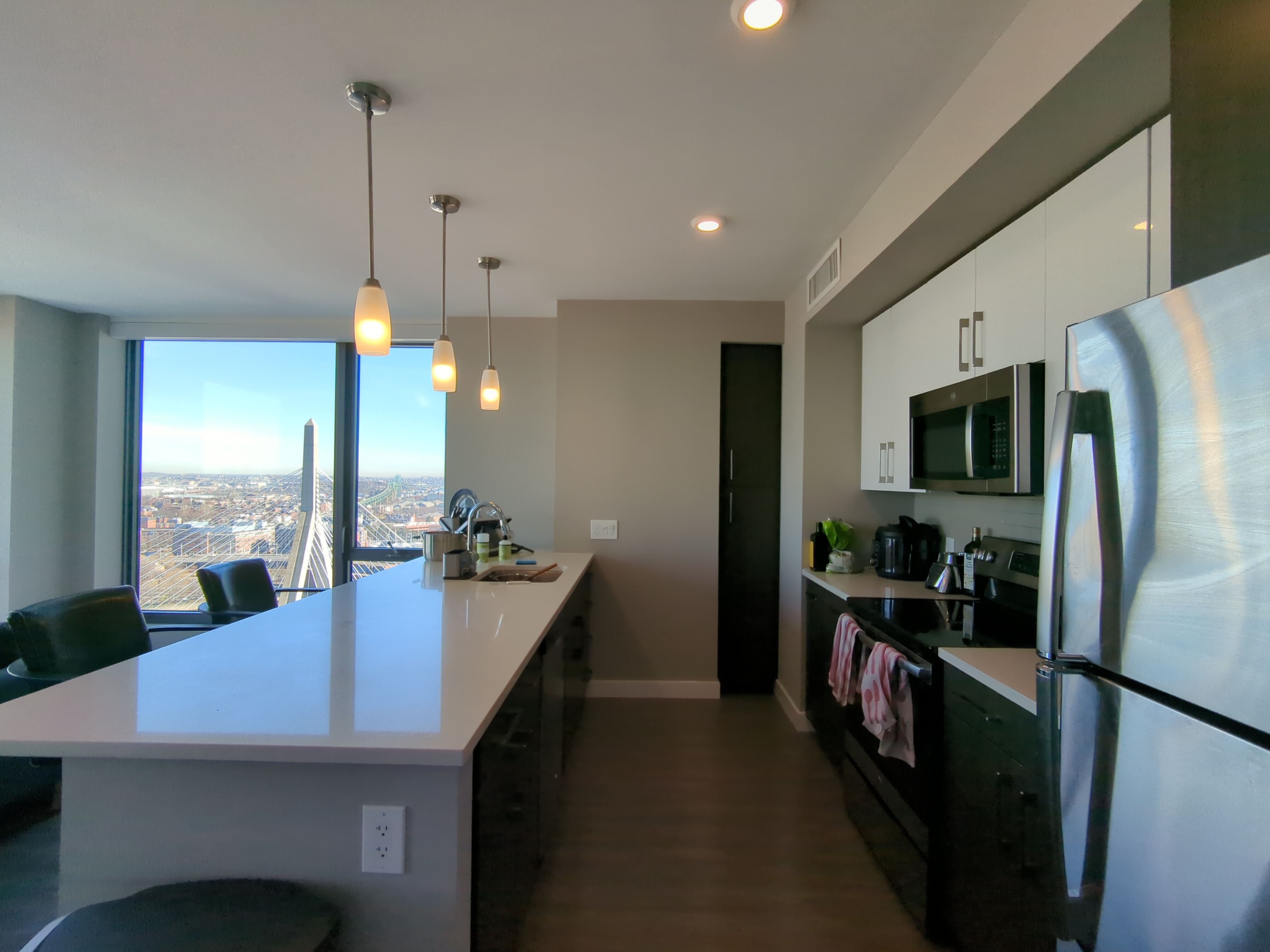 Luxury apartment 2B2B with a full-sized gym., study area, rooftop lounge, balcony with views of the North End, Boston Common, Charlestown, etc. 24/7 concierge. Apartment features great views and tons of natural light. Building finished in 2016 and is modern and clean.
Option to renew in November.
I am leaving my apartment to move states for a new job. My current roommate is a male software engineer 25-35. He is extremely respectful, quiet, and clean. Rooms are unattached, so neither of us can hear each other from our rooms.